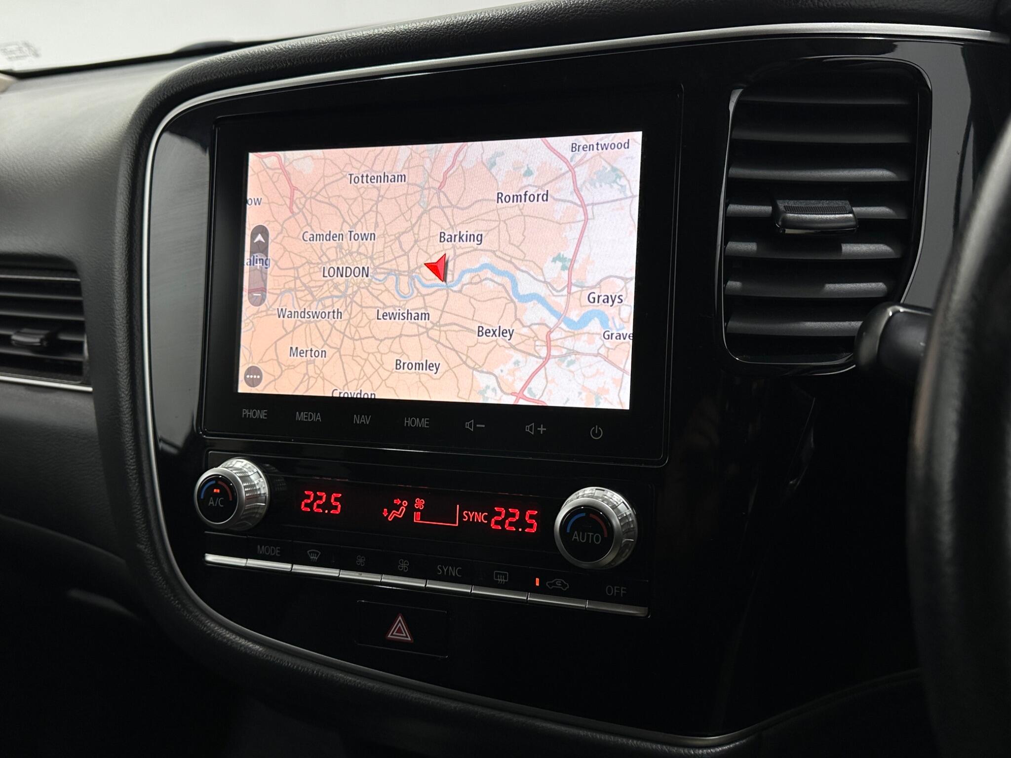 Mitsubishi Outlander view 23