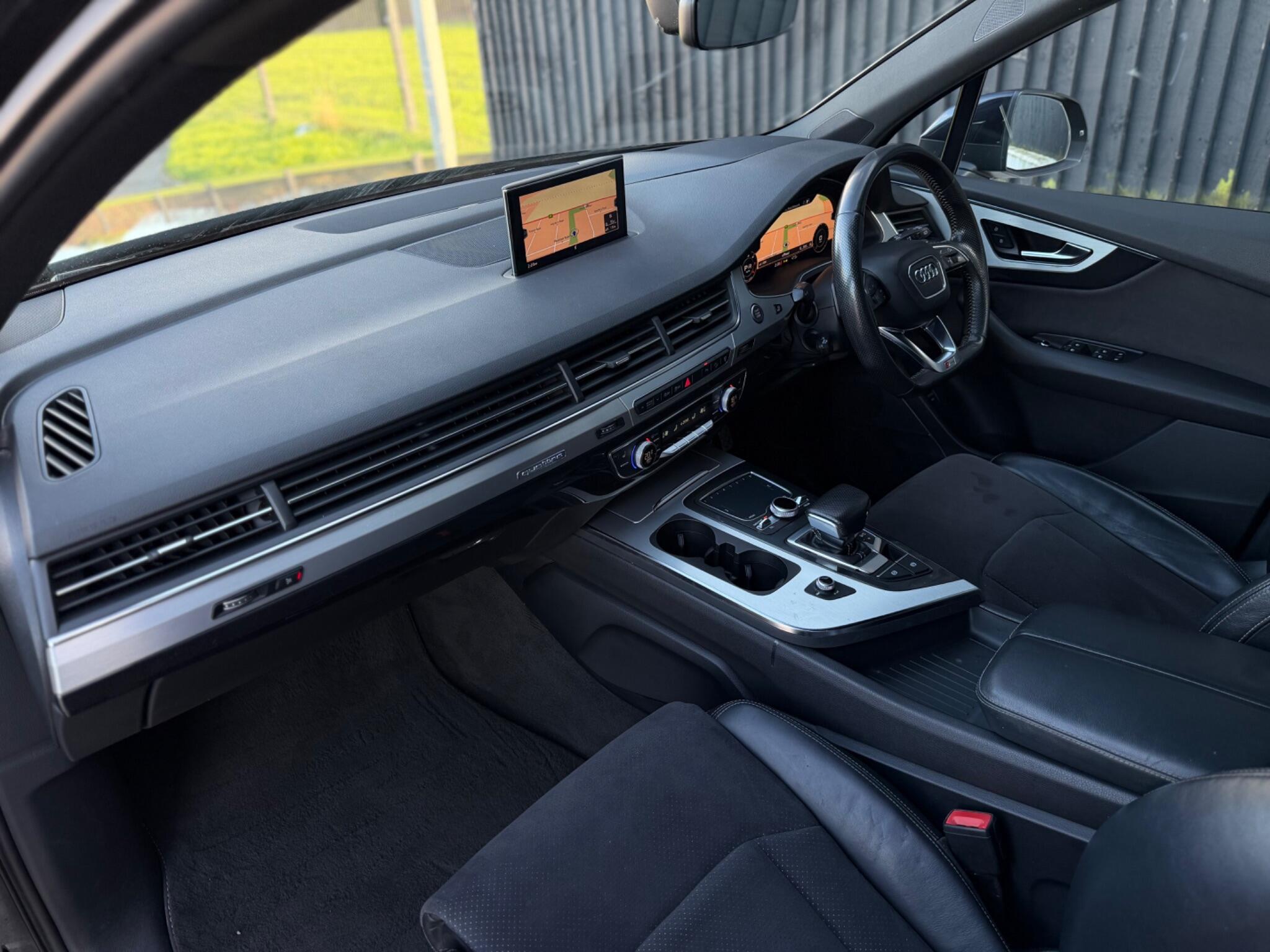 Audi Q7 view 45
