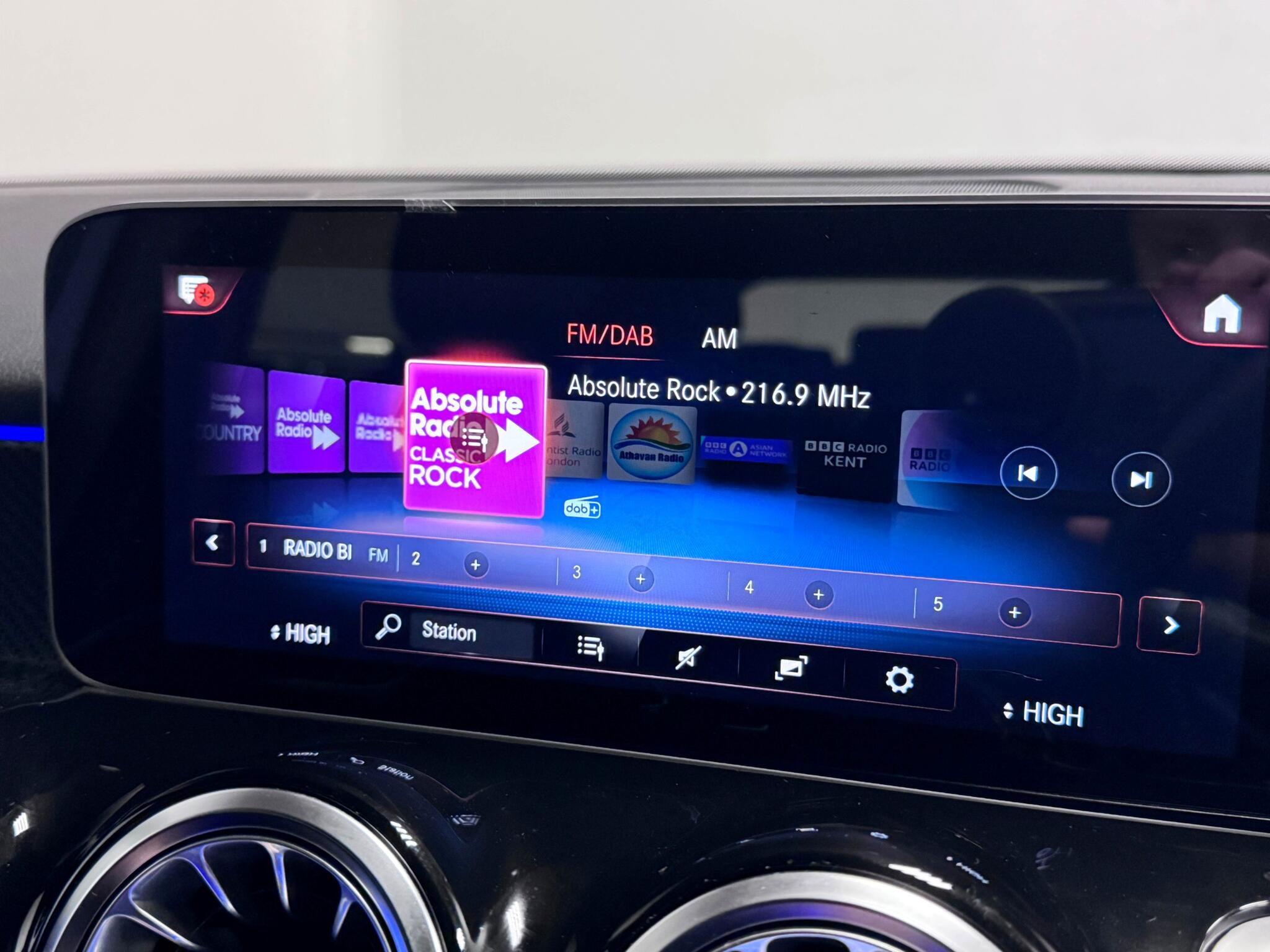 Mercedes-Benz GLB view 41