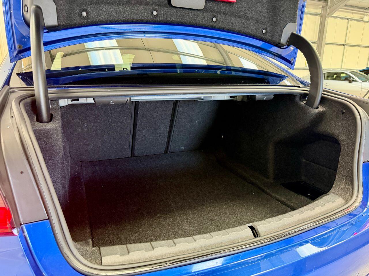 BMW 3 Series view 33