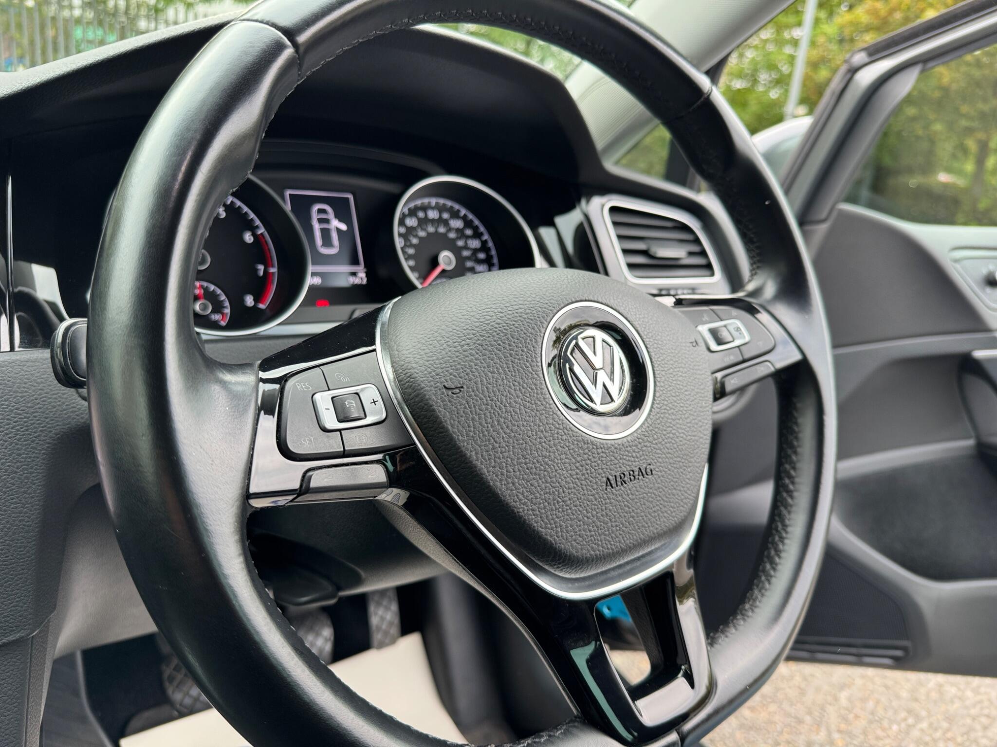 Volkswagen Golf view 32
