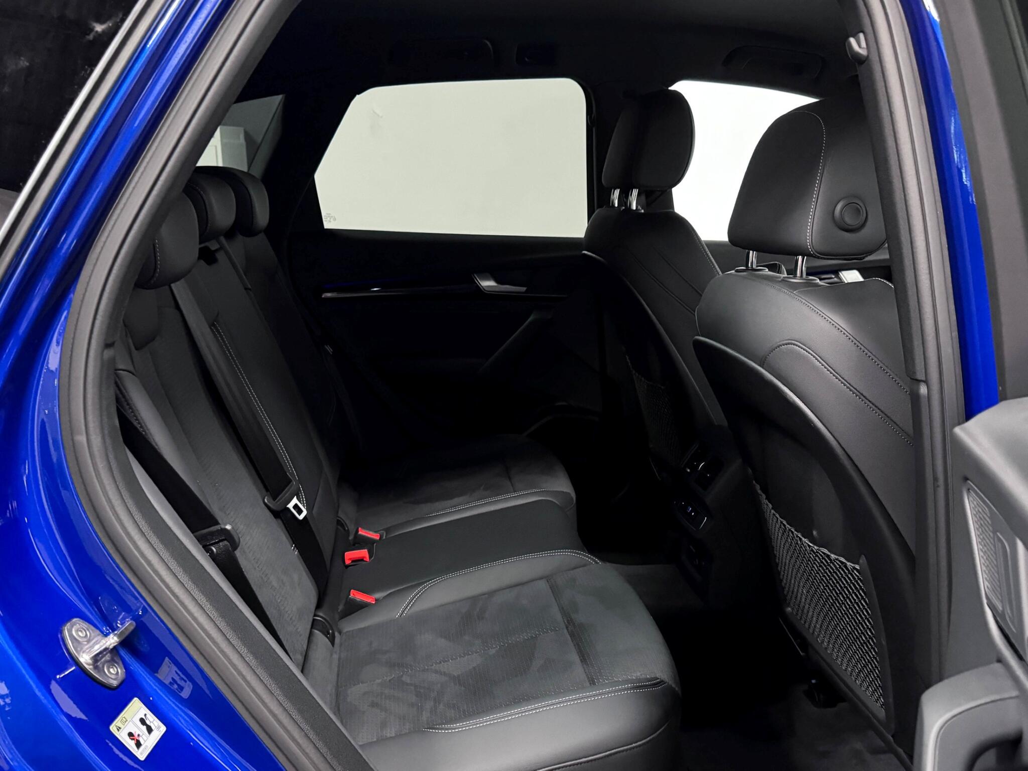 Audi Q5 view 11