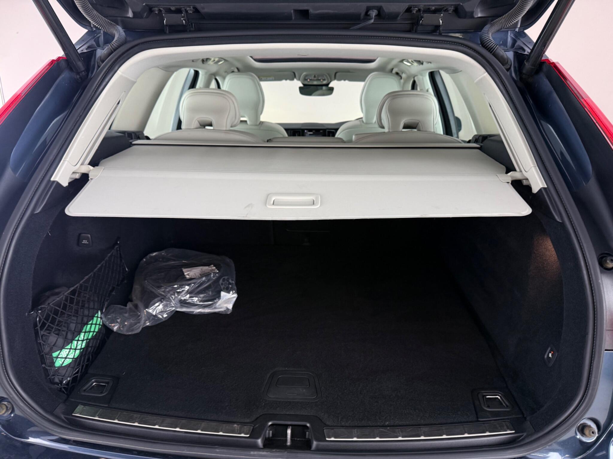 Volvo XC60 view 8