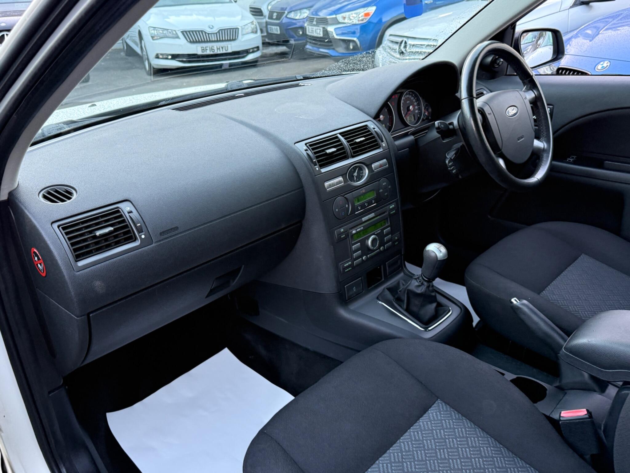Ford Mondeo - Image 25