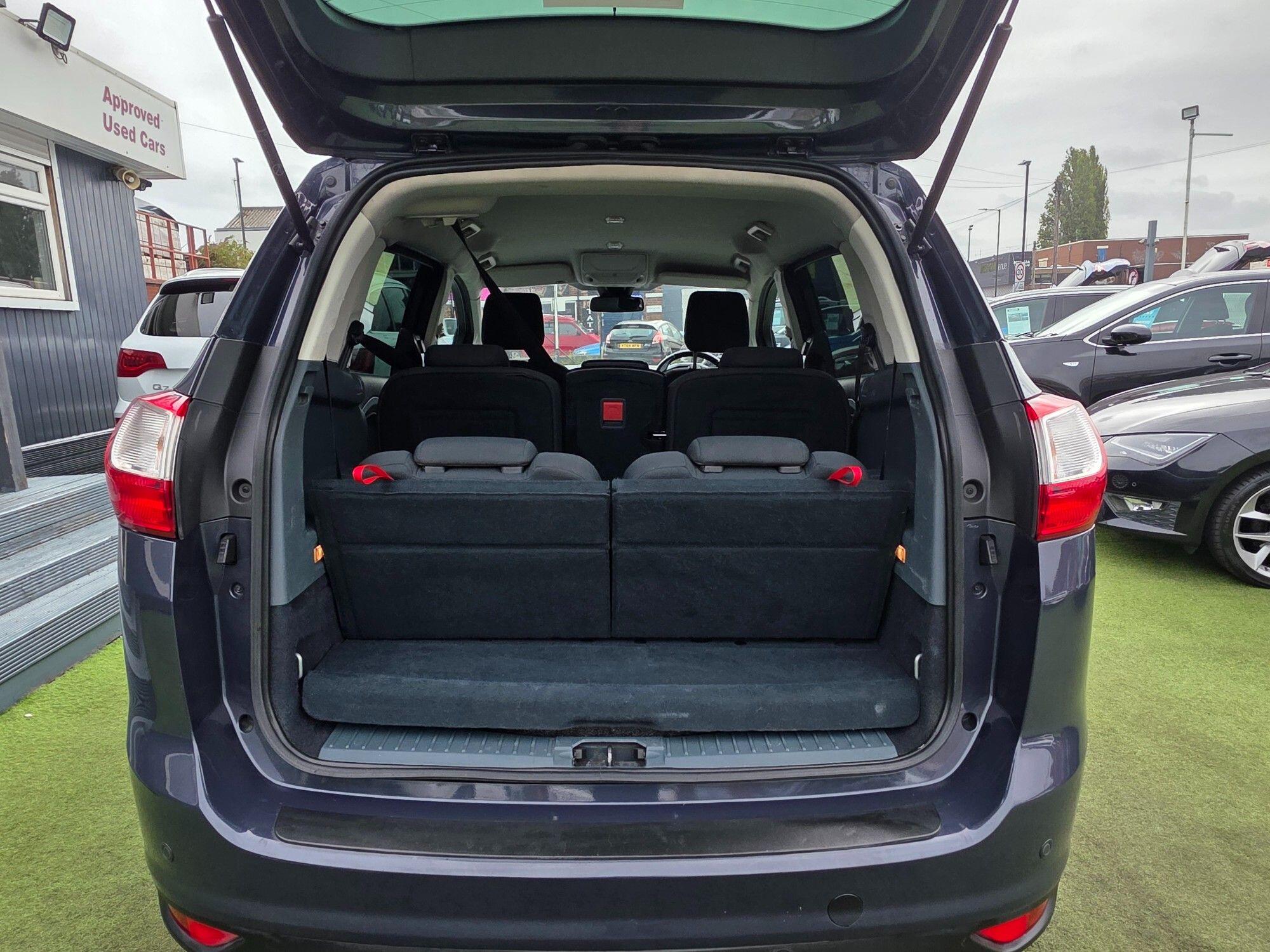 Ford Grand C-Max view 21