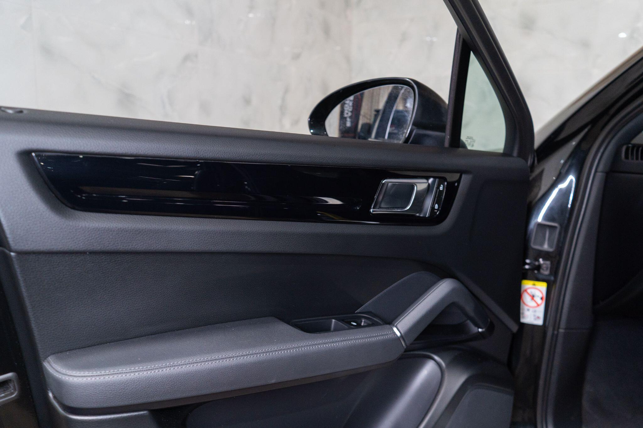 Porsche Cayenne view 34