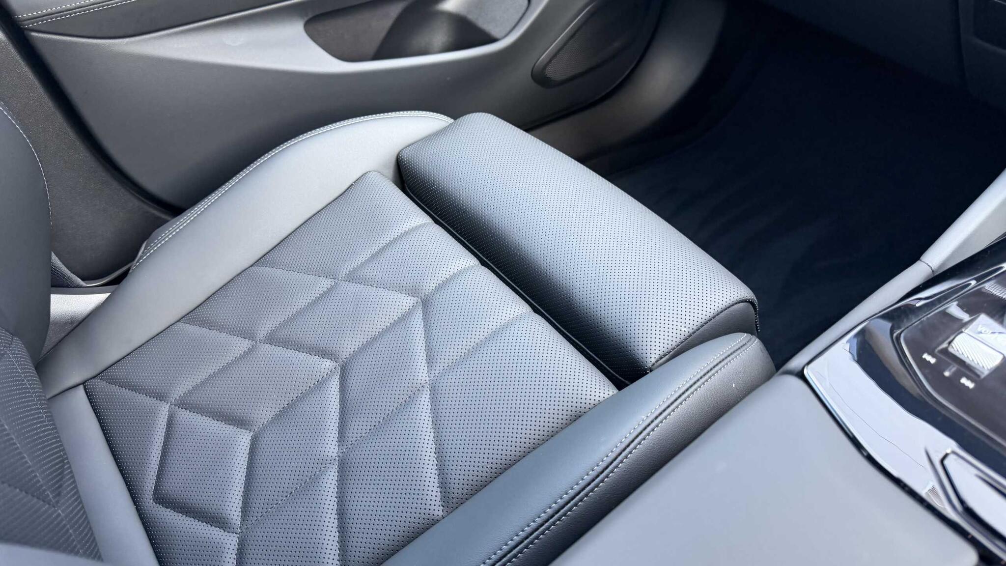 BMW i5 view 25