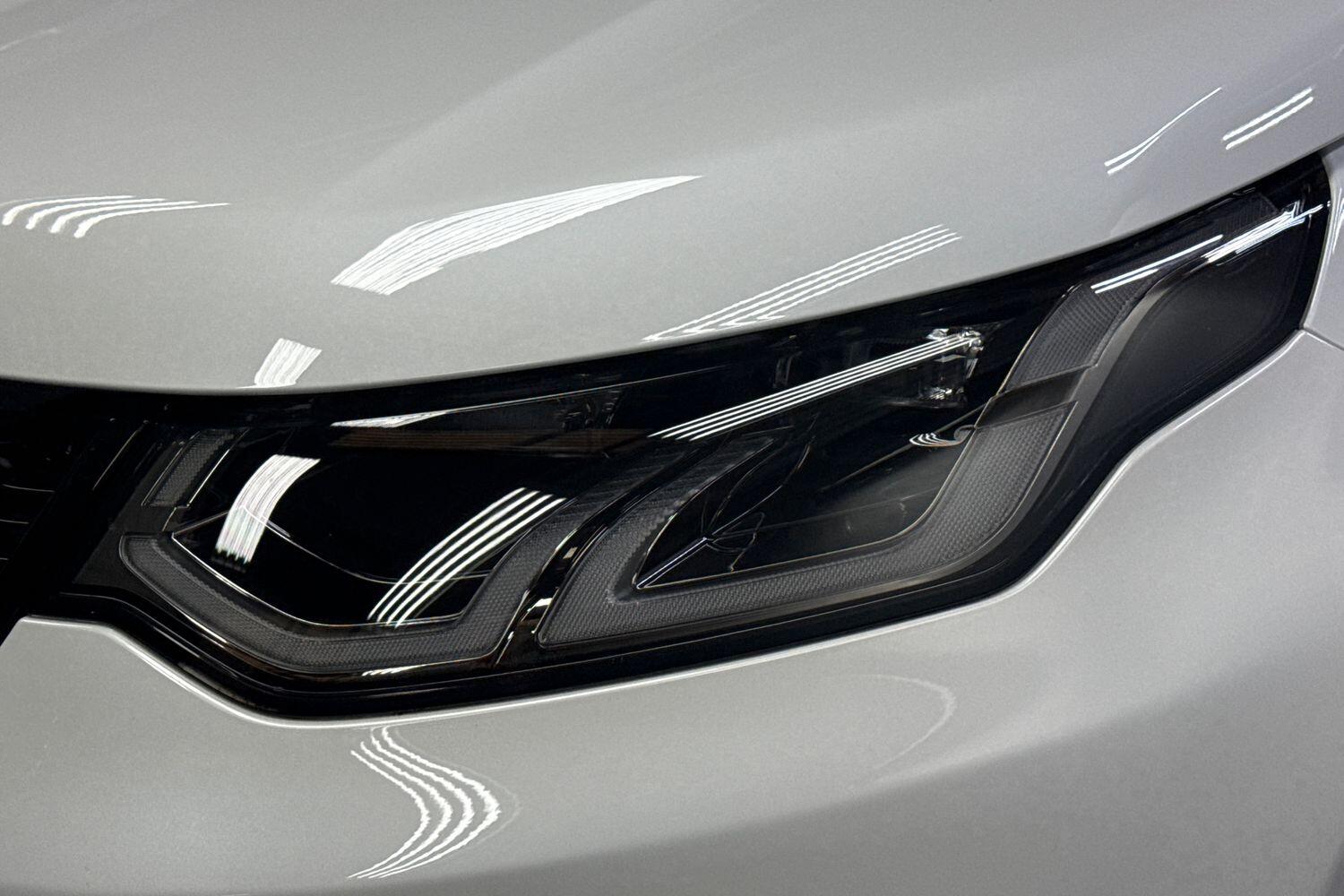 Land Rover Discovery Sport view 31