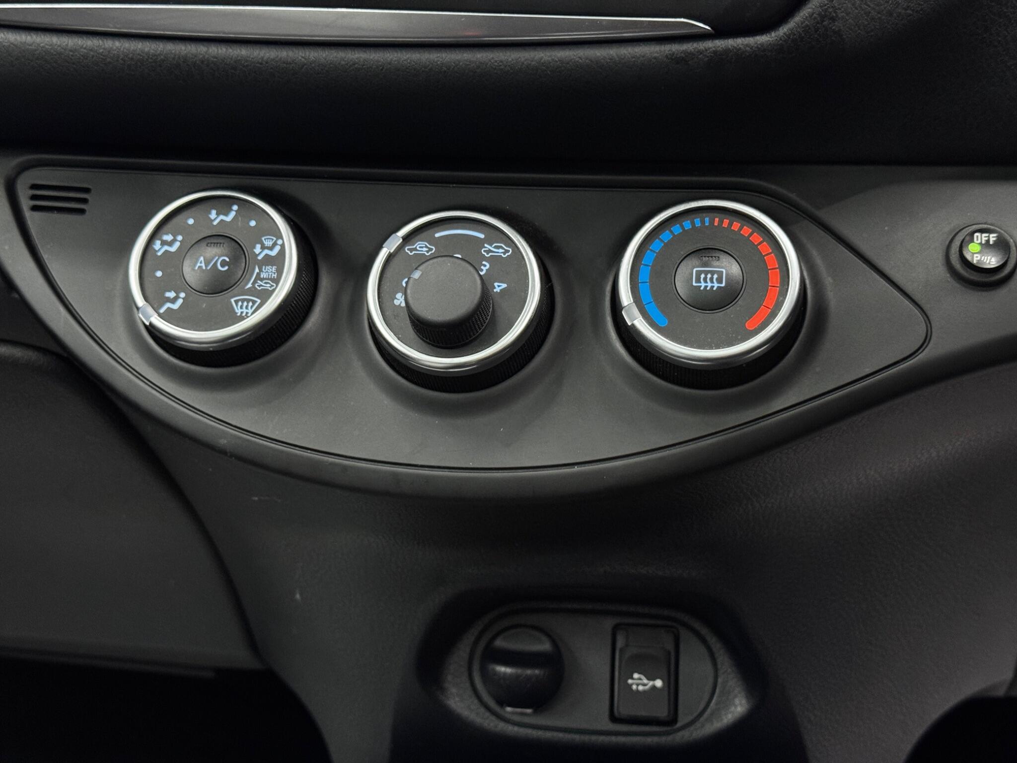 Toyota Yaris view 27
