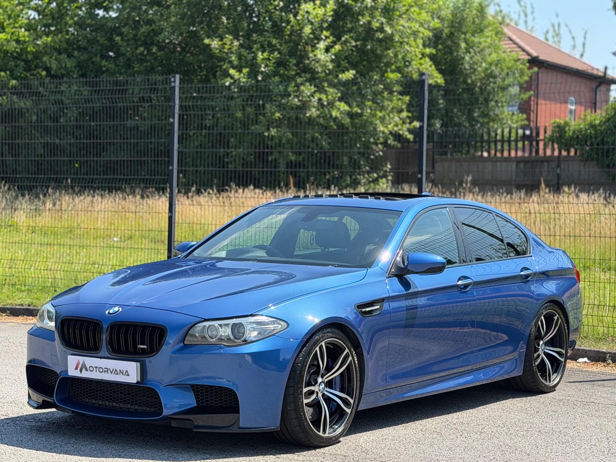 BMW M5 view 3