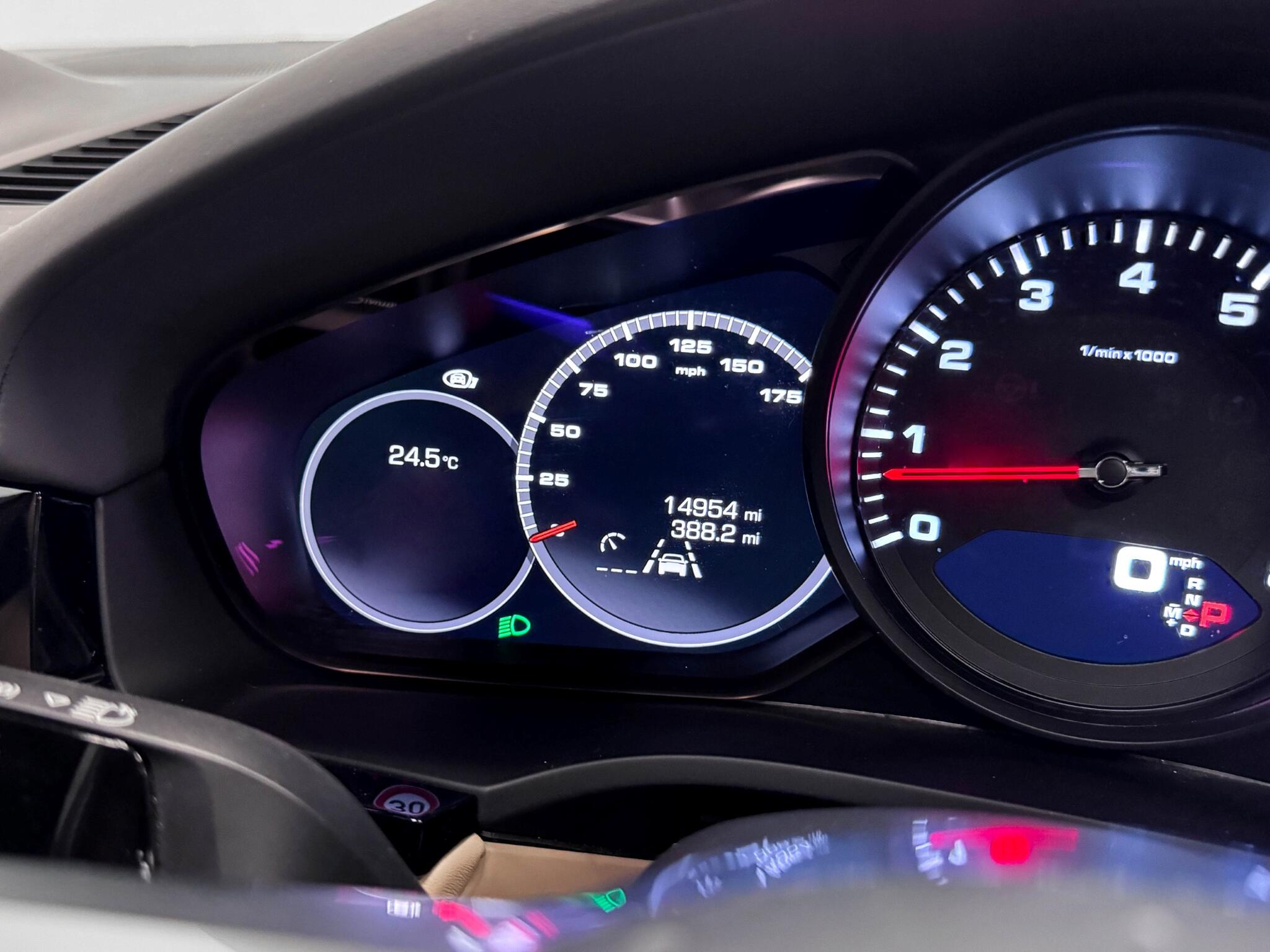Porsche Cayenne view 39