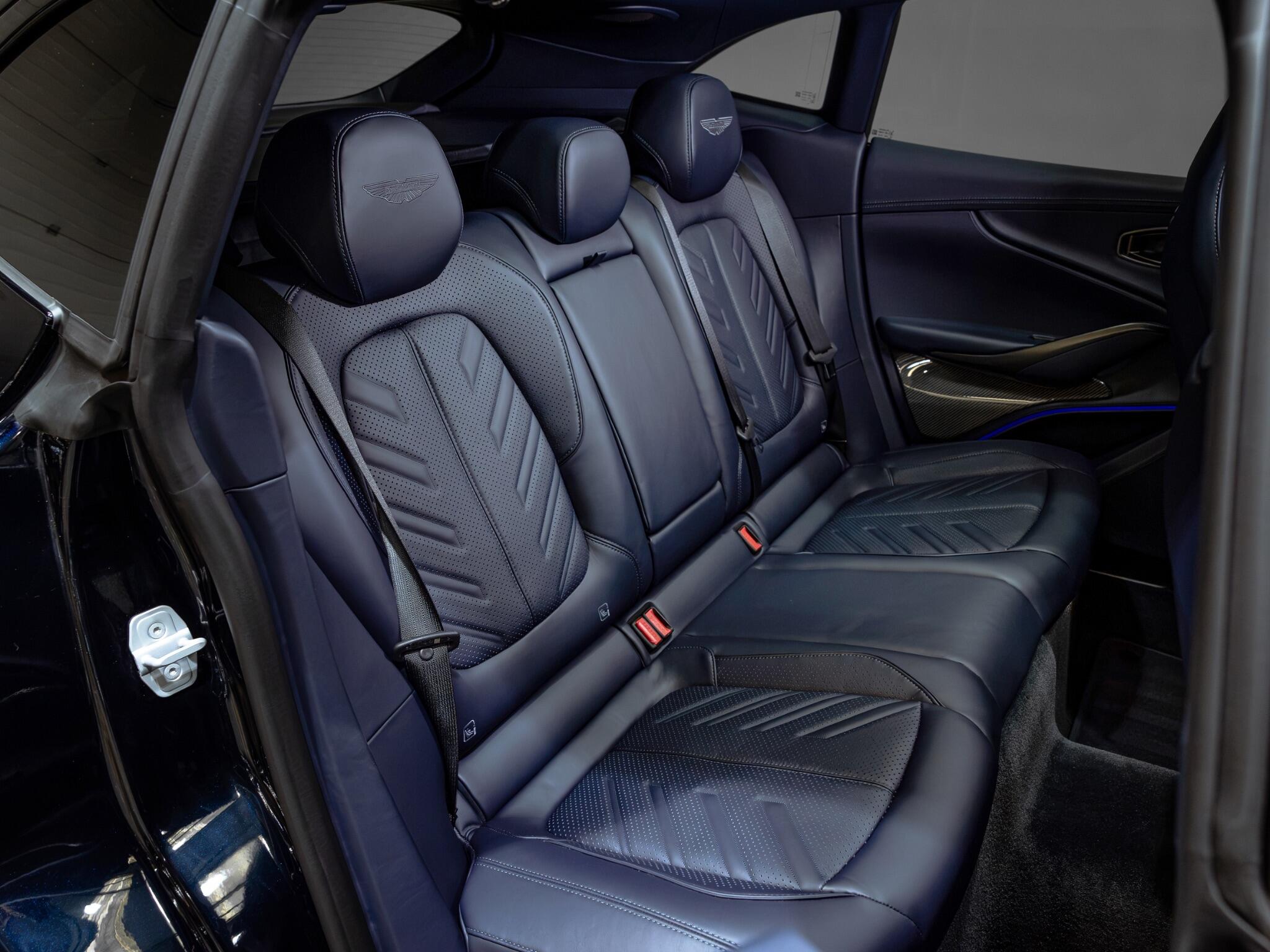 Aston Martin DBX view 26