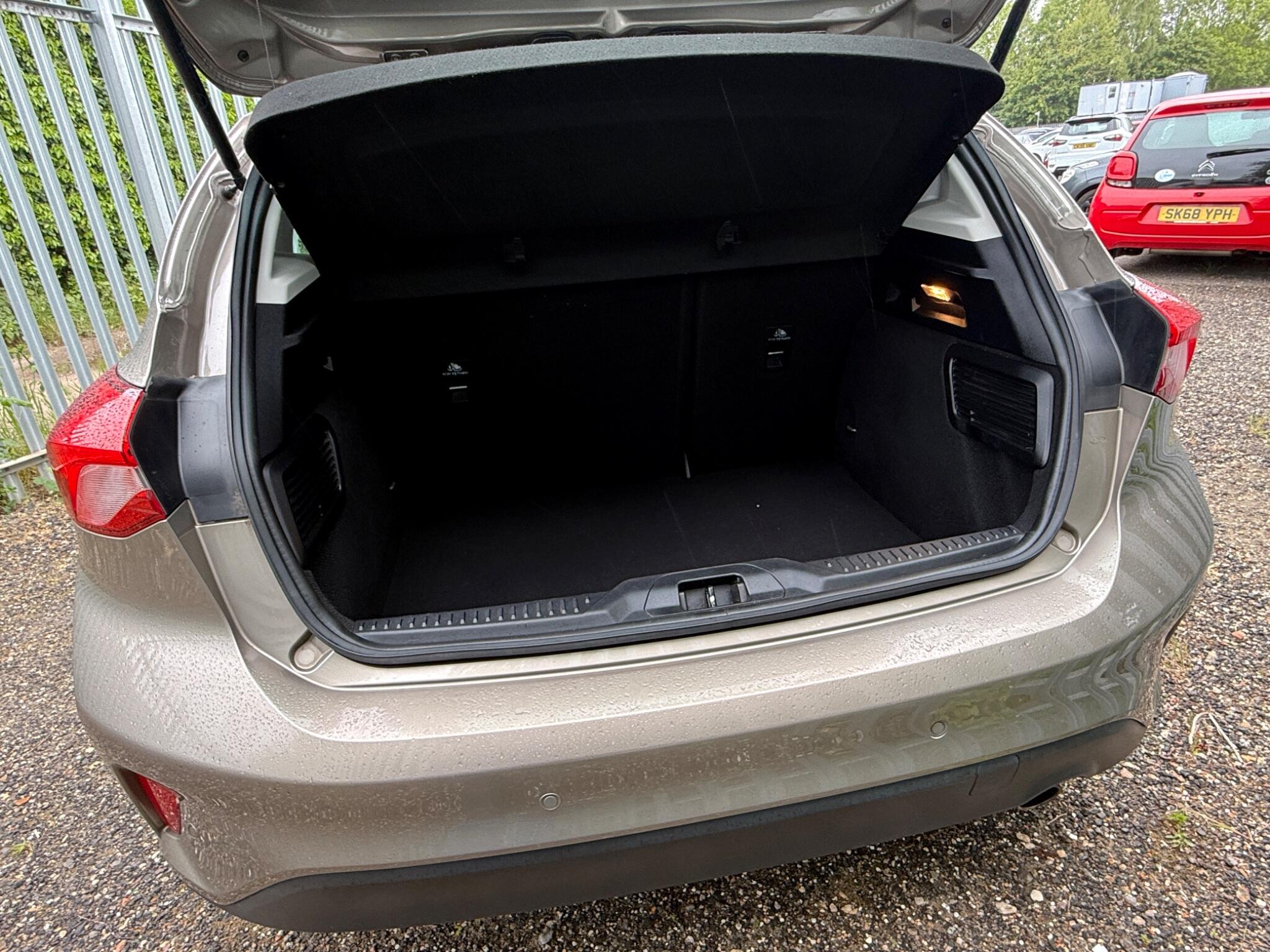 2019 Ford Focus image 40