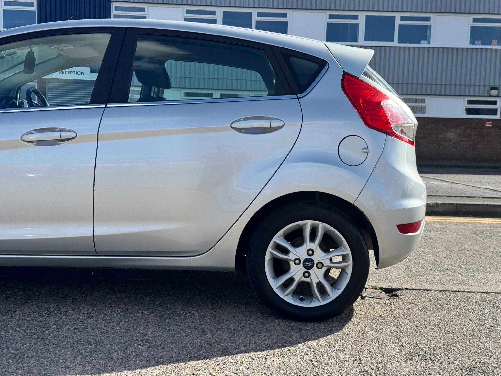 Ford Fiesta view 37