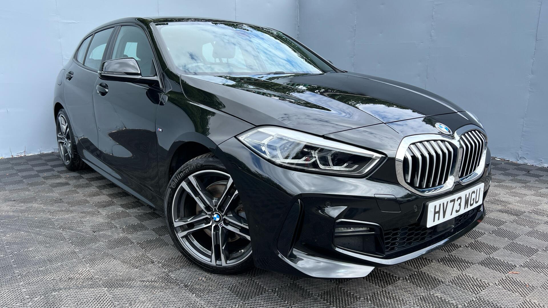 BMW 1 Series view 24