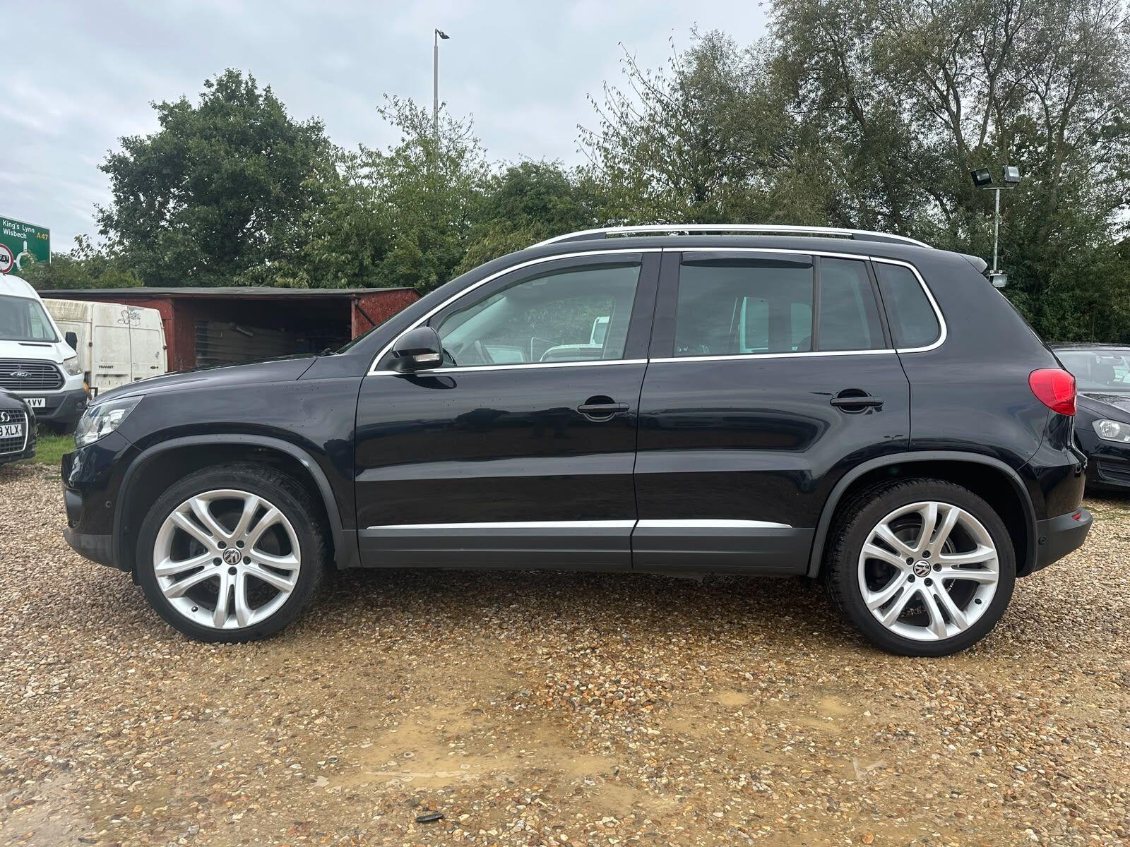 Volkswagen Tiguan view 6