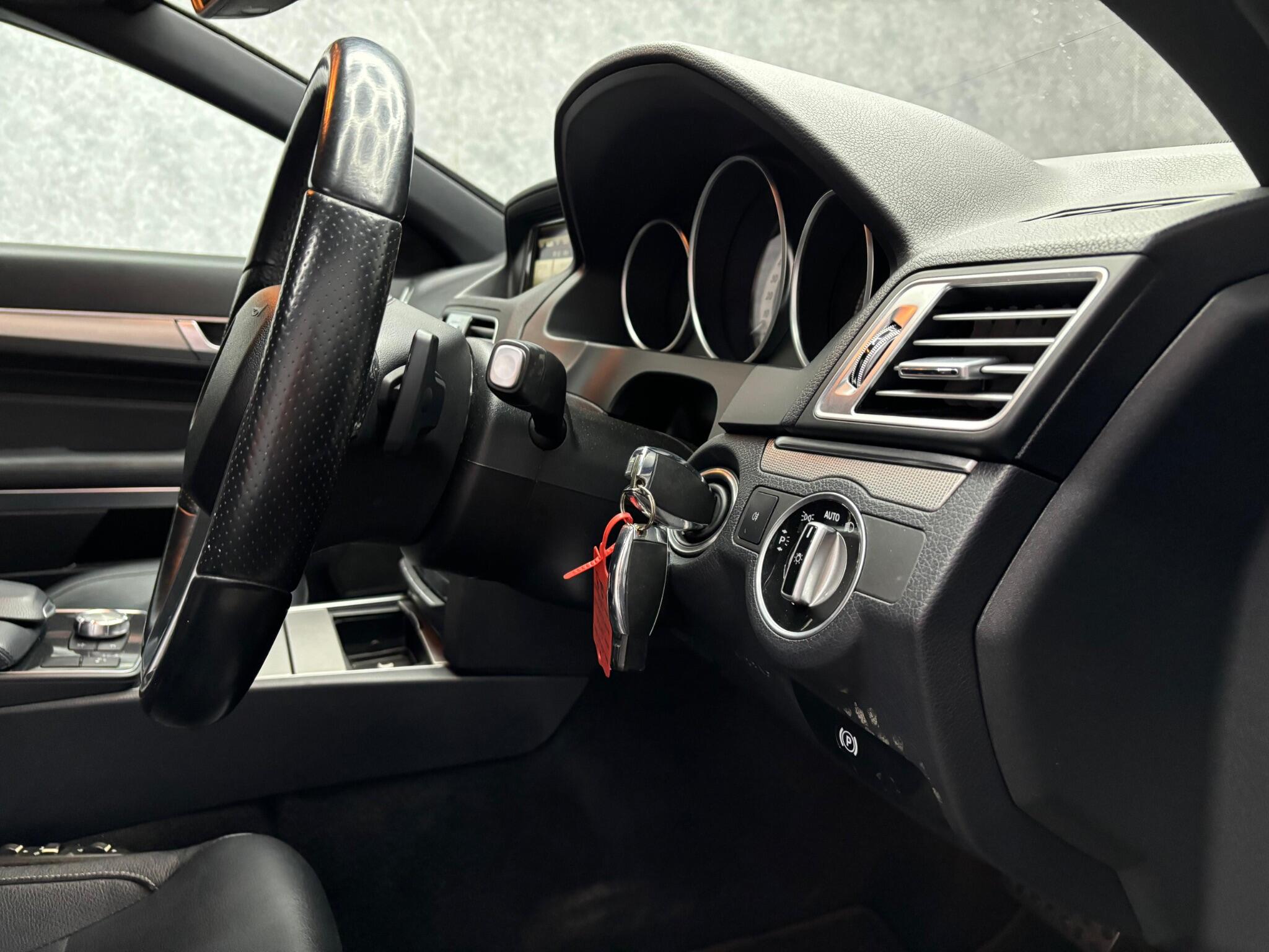 Mercedes-Benz E Class view 26