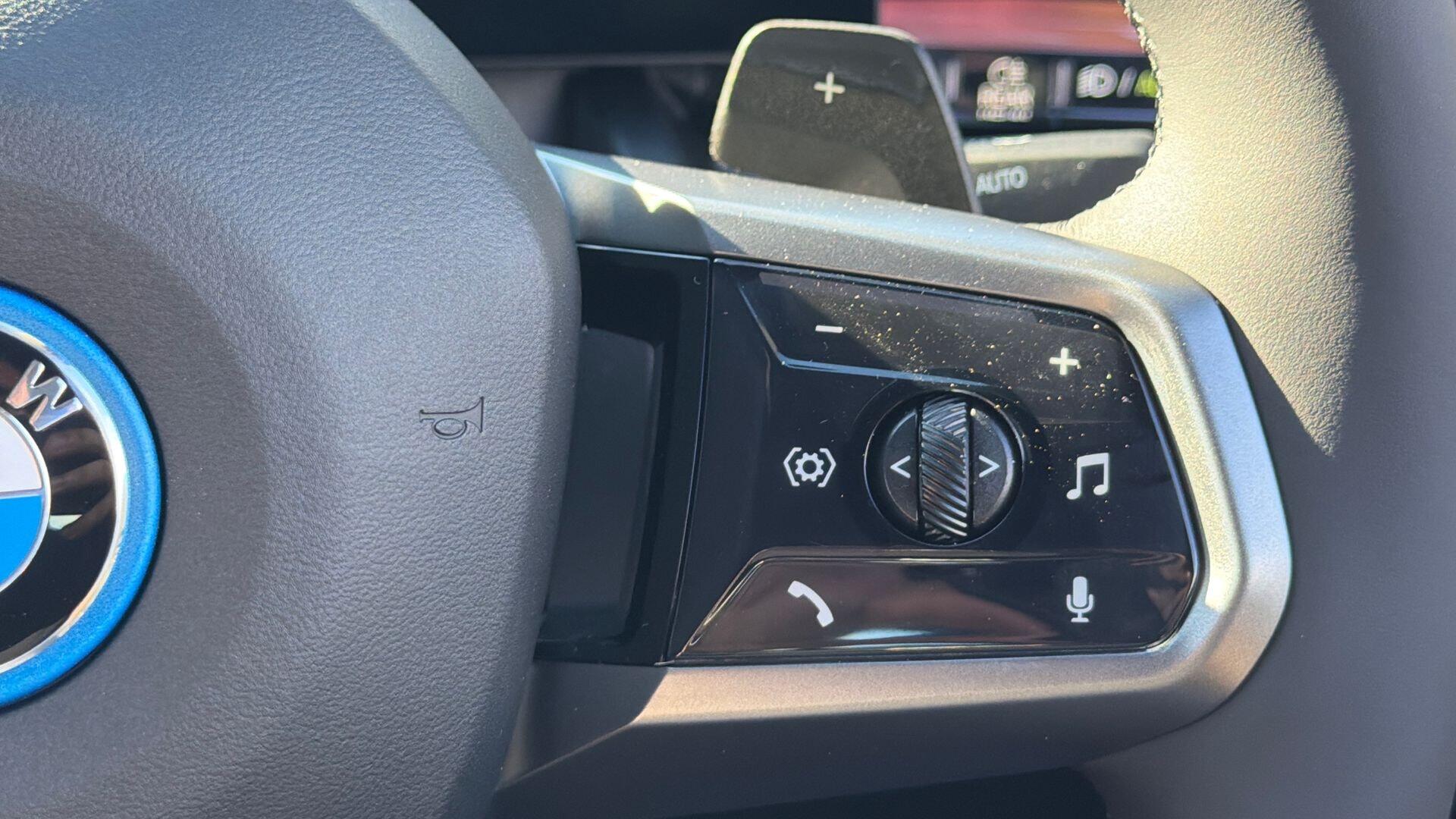 BMW 5 Series view 19