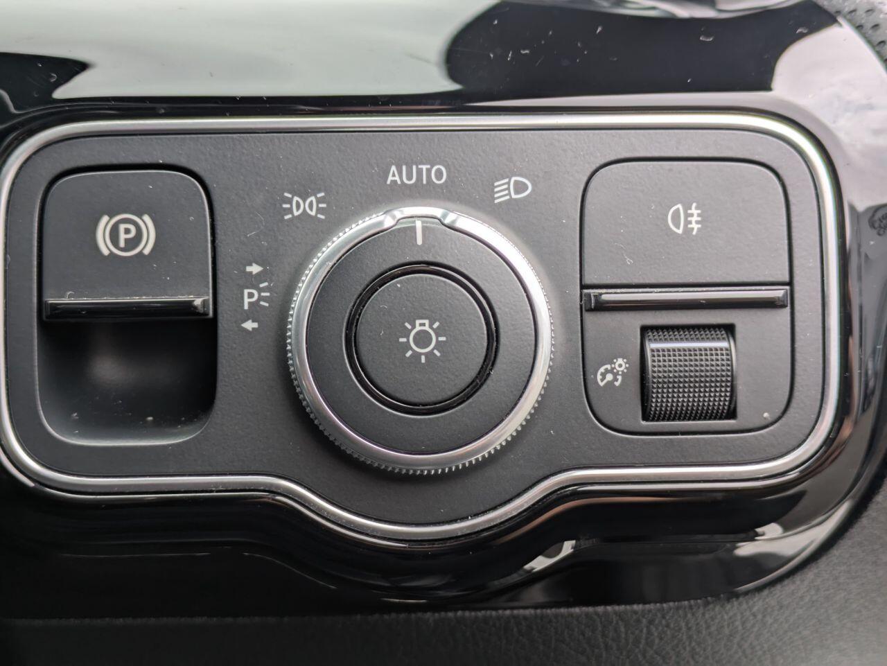 Mercedes-Benz Cla view 24