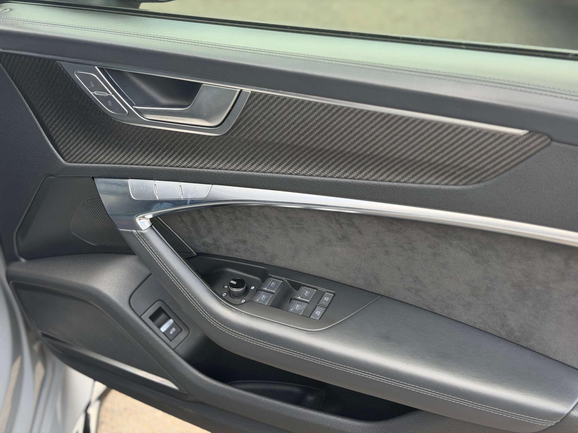 Audi RS6 Avant view 32