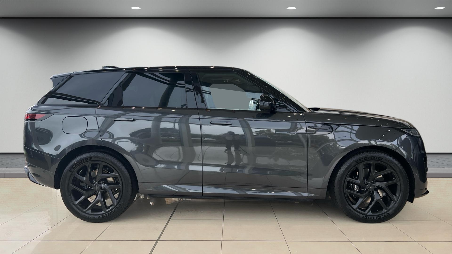 Land Rover Range Rover Sport view 2