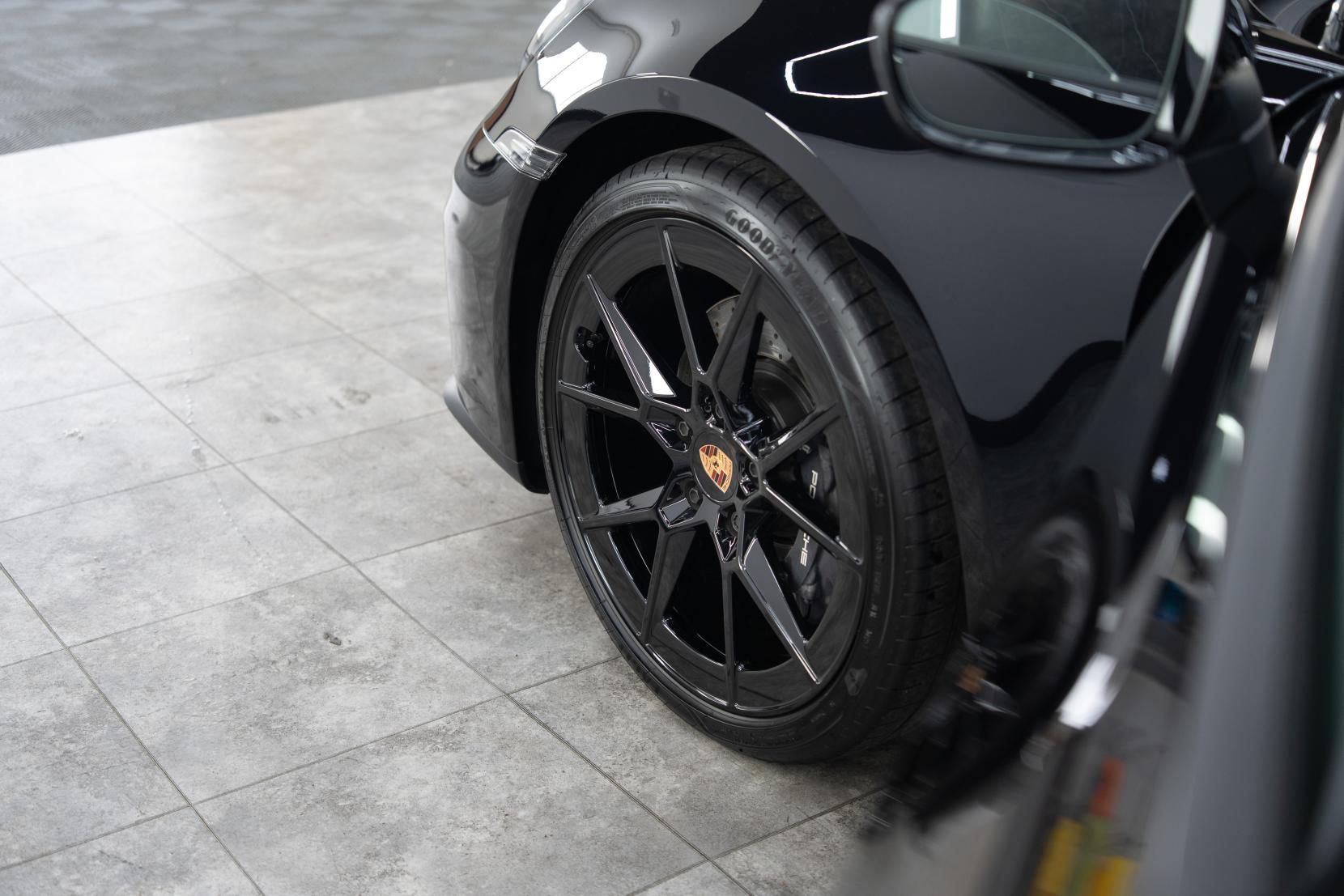 Porsche 911 view 31