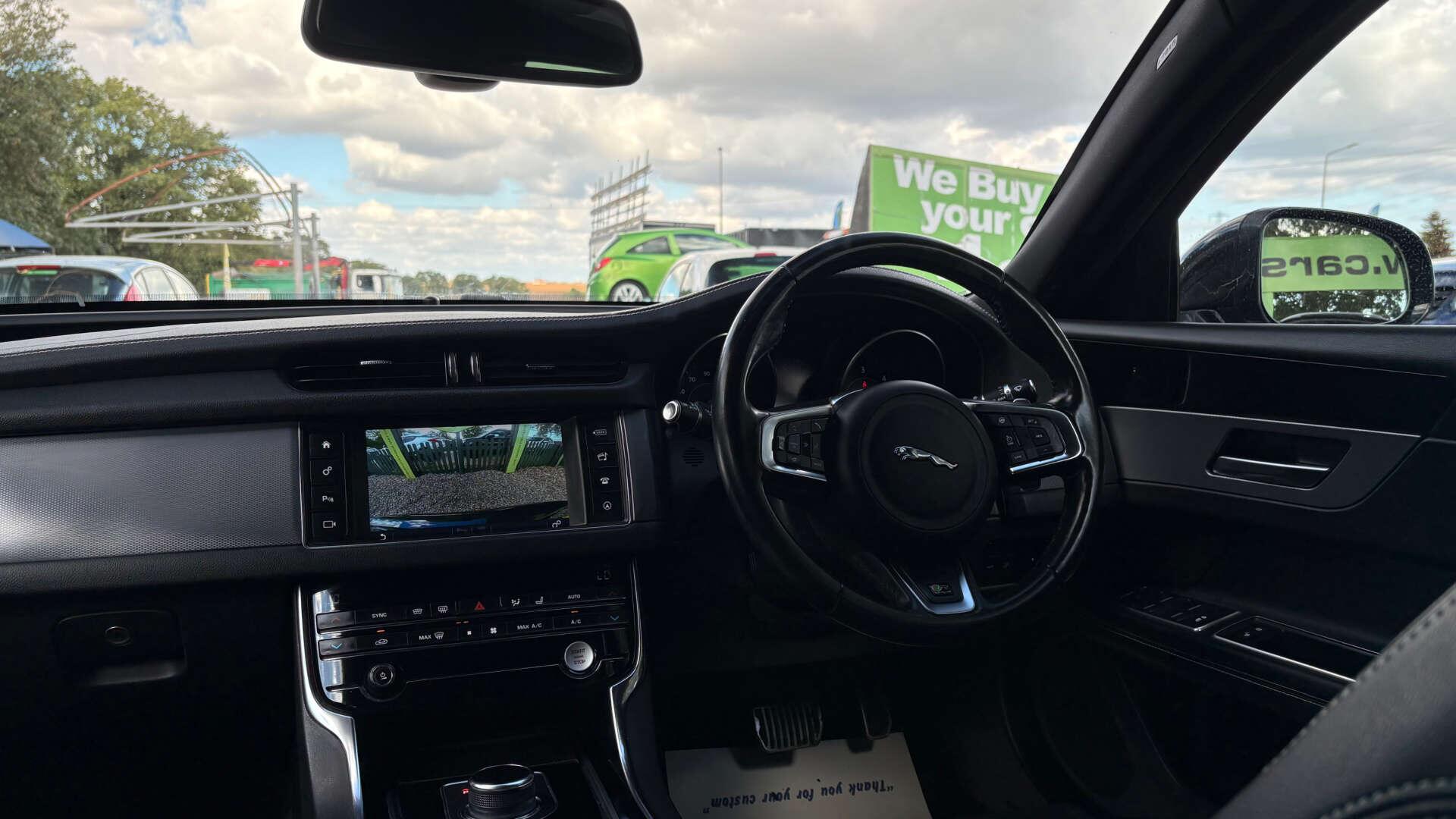 Jaguar XF view 40