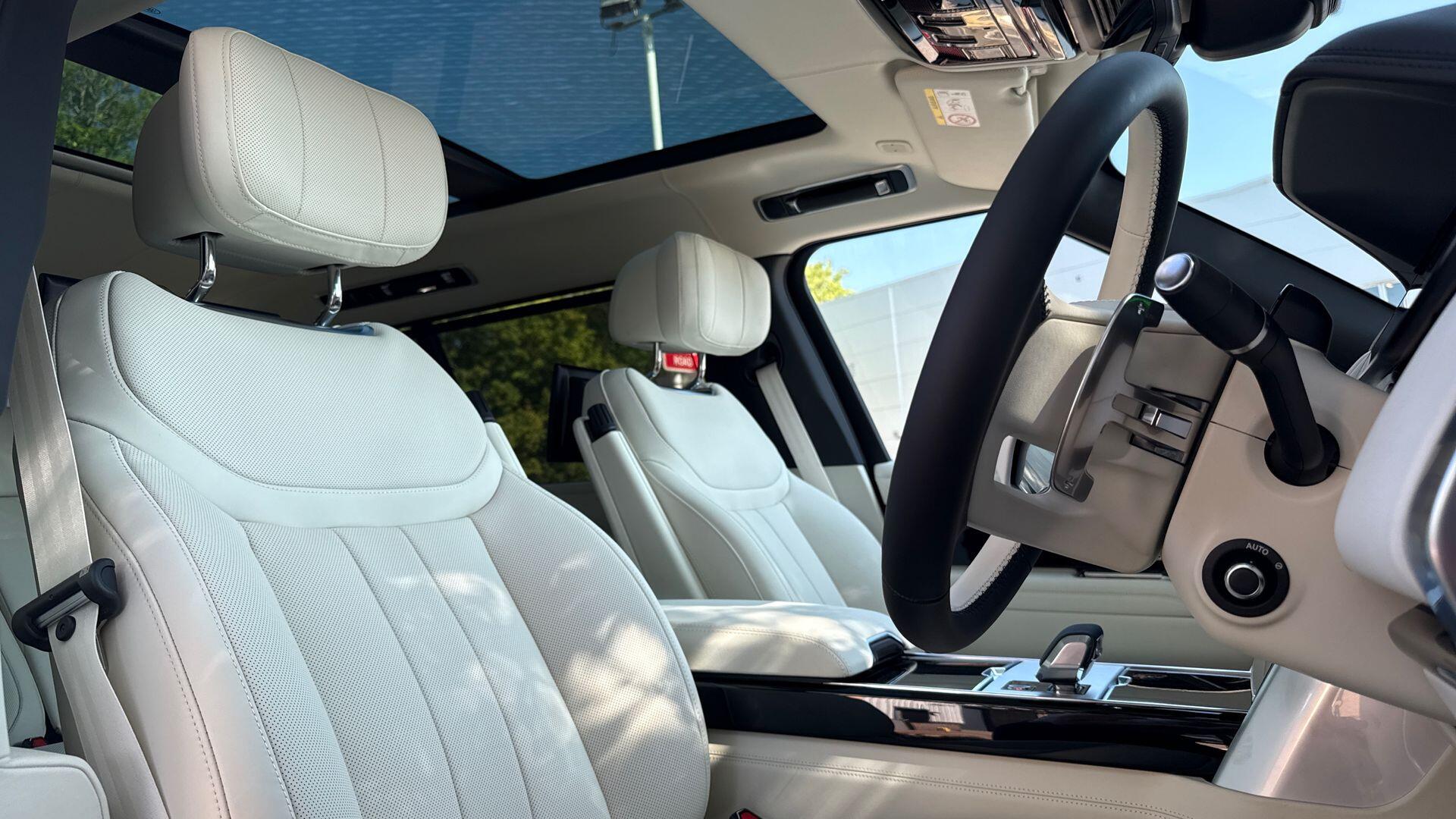 Land Rover Range Rover view 21