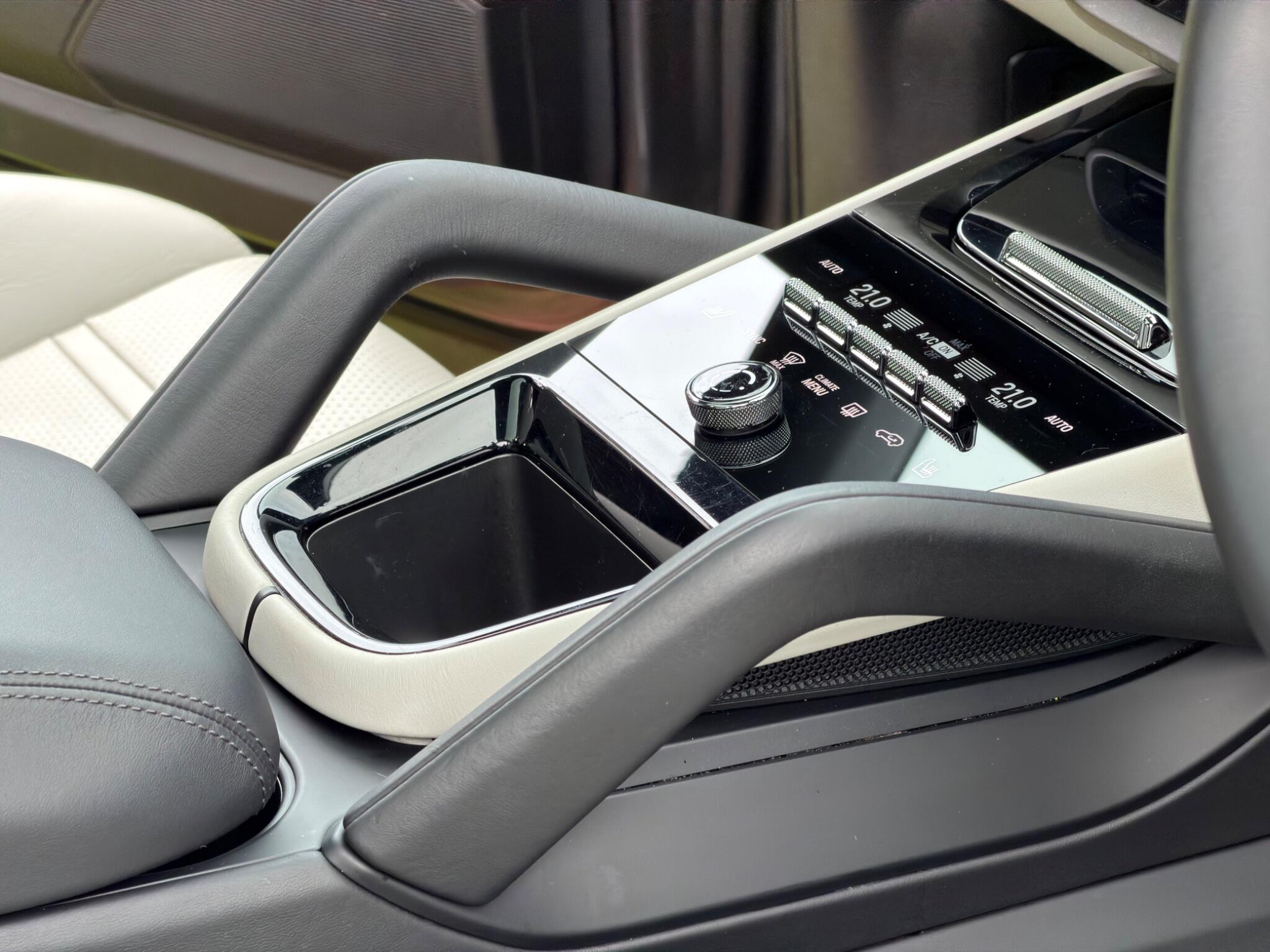 Porsche Cayenne view 27