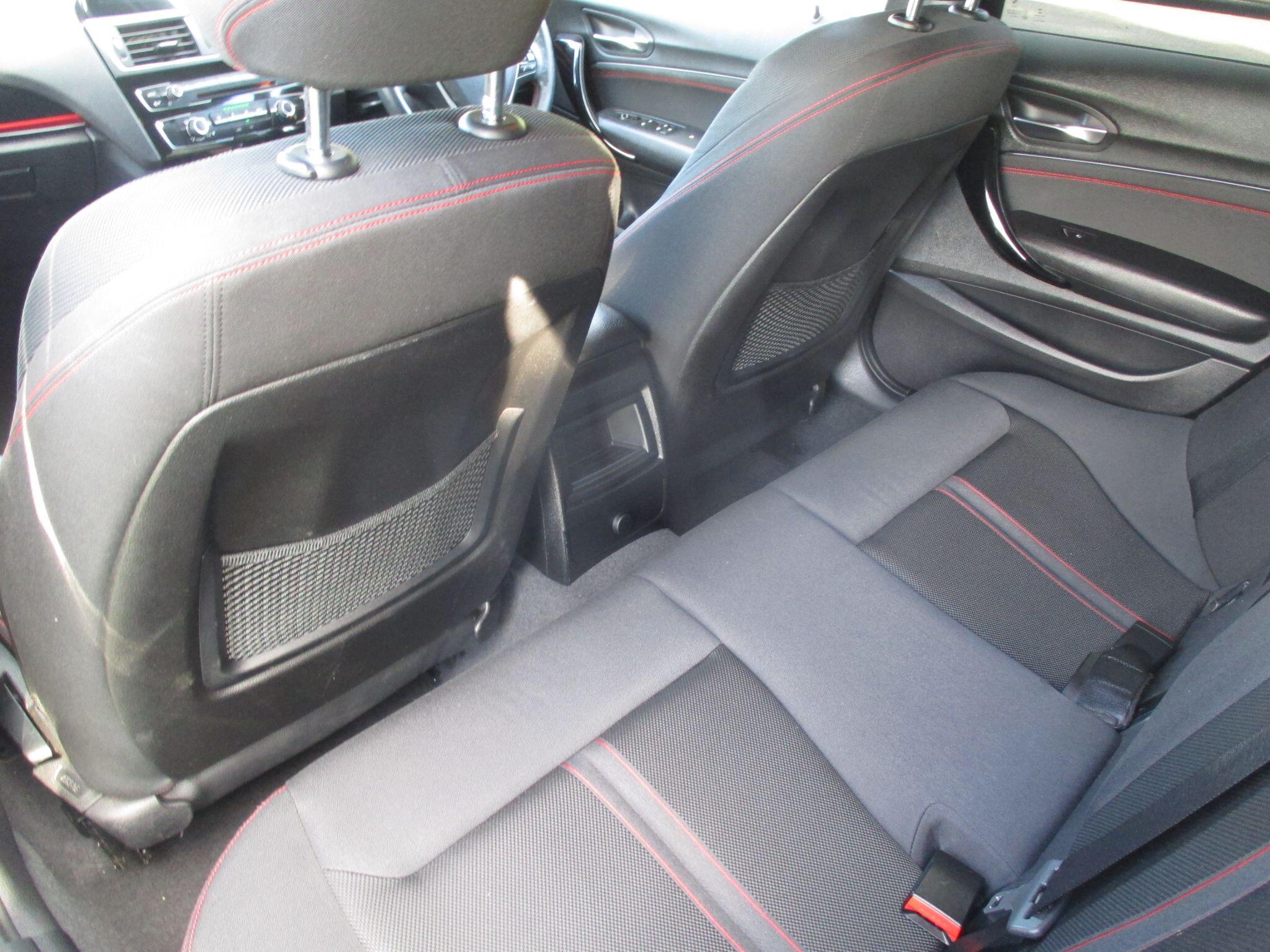 BMW 1 Series view 28