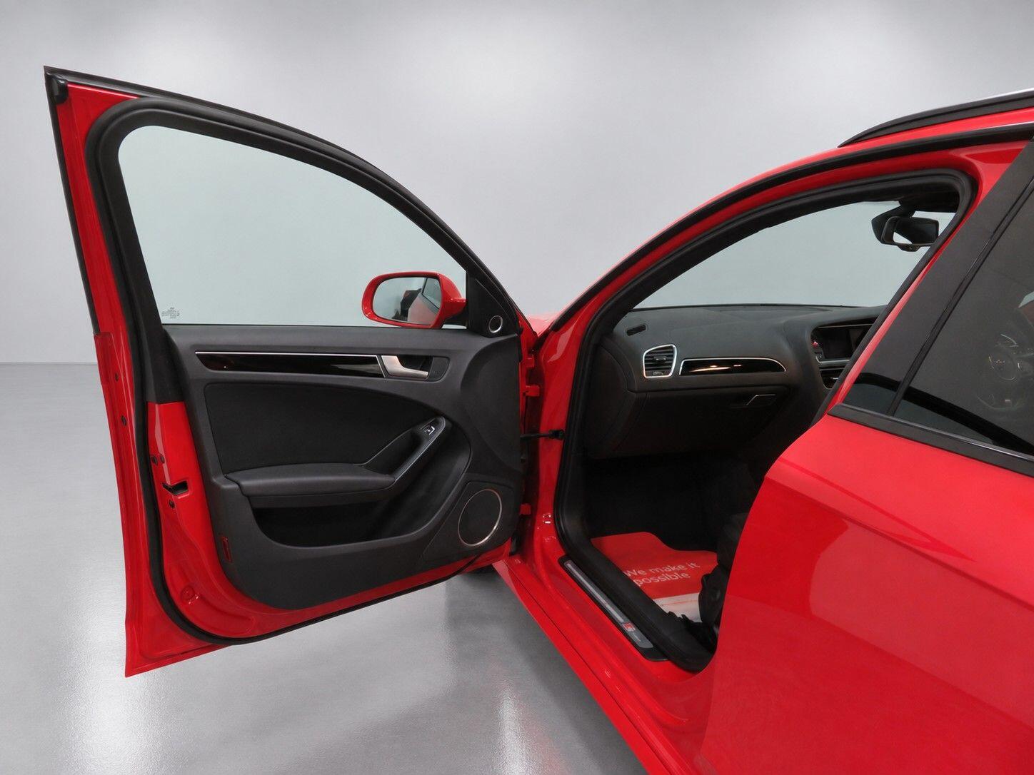 Audi A4 view 27