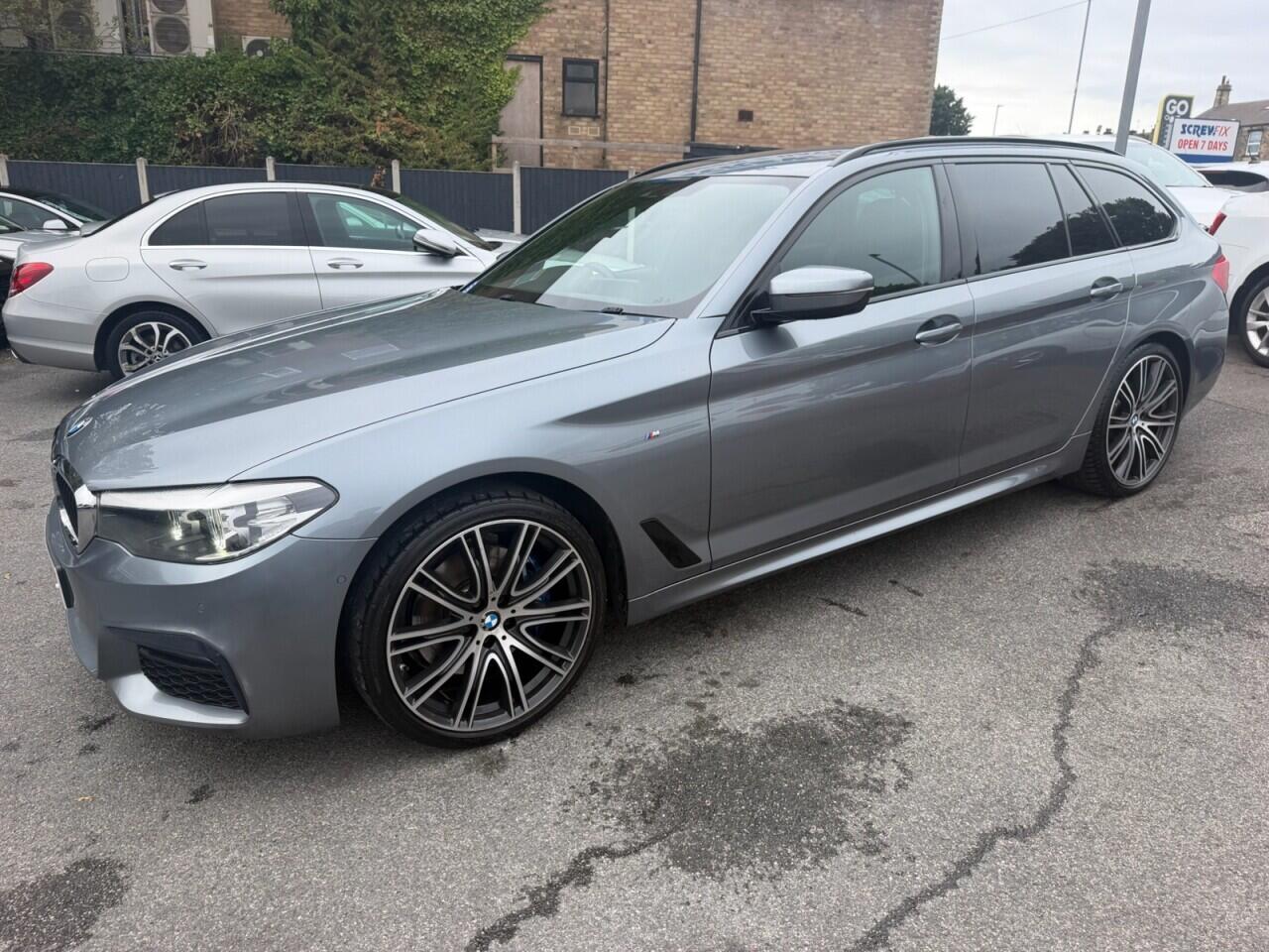 BMW 5 Series view 25