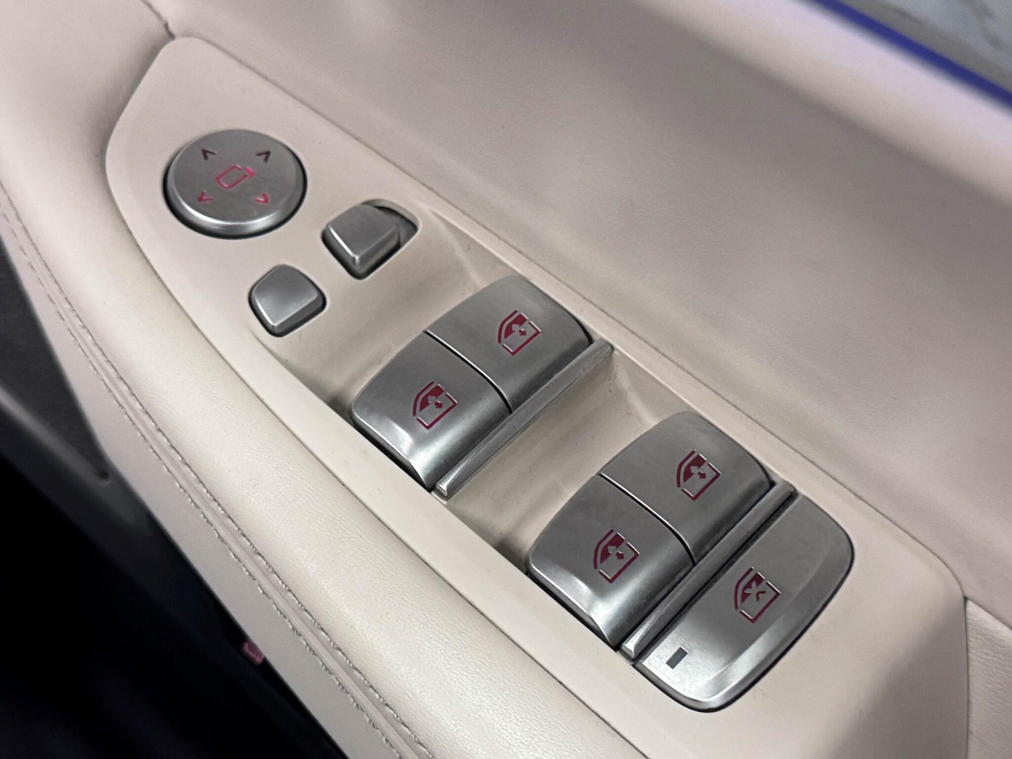 BMW 7 Series view 11