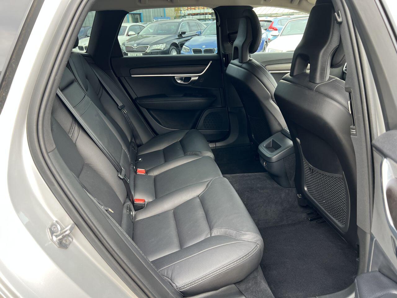 Volvo V90 Cross Country view 19