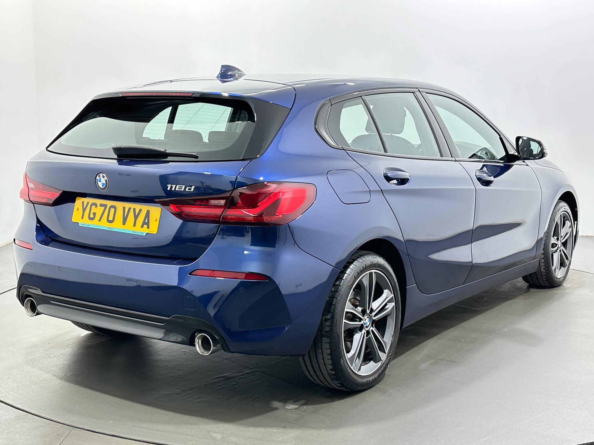 BMW 1 Series view 8