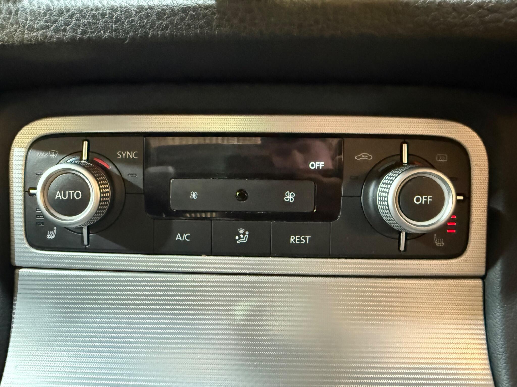 Volkswagen Touareg view 19