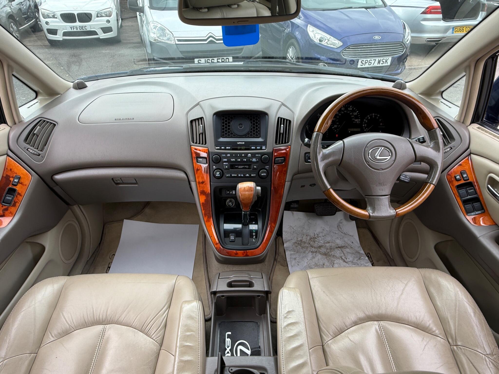 Lexus RX - Image 57