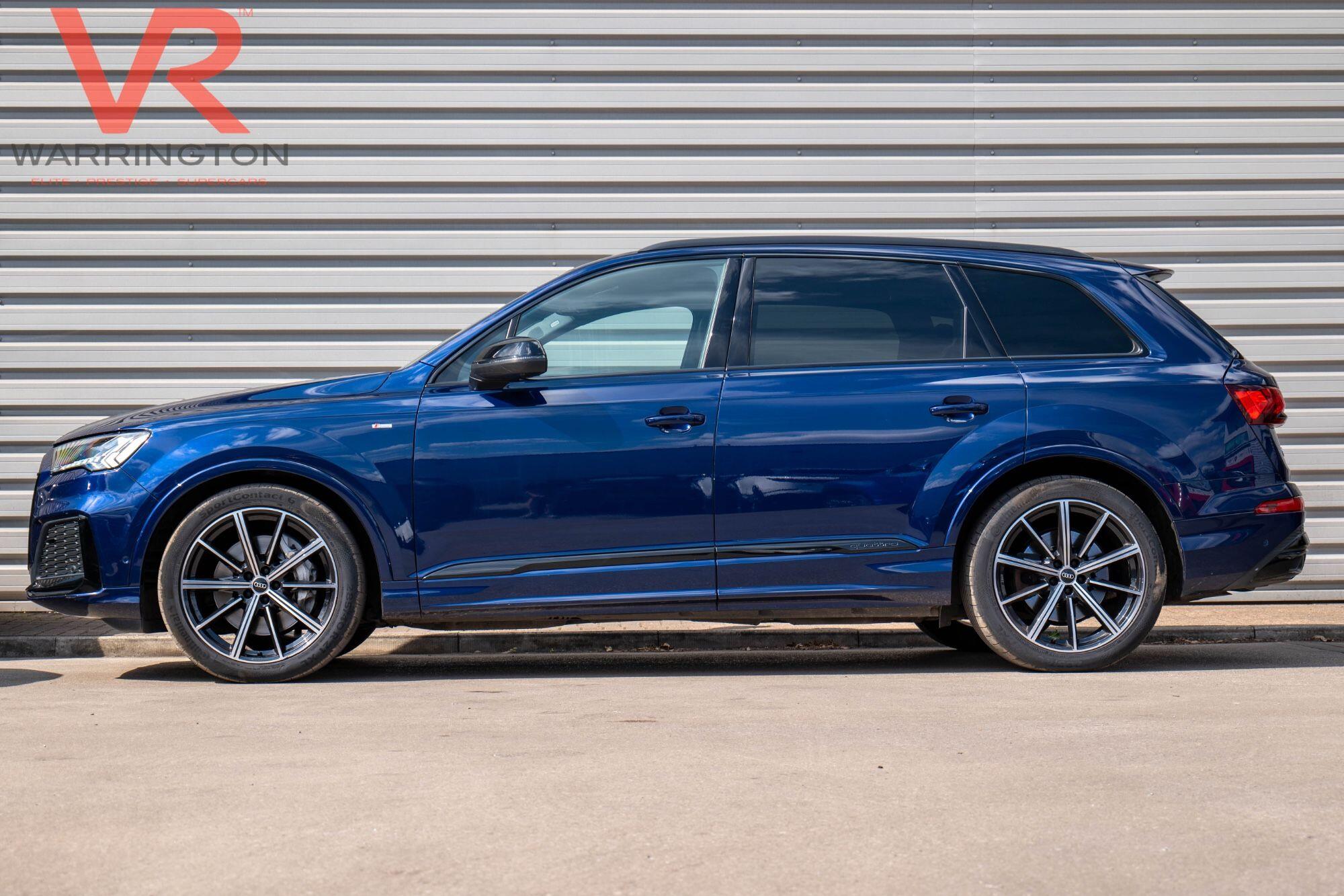 Audi Q7 view 7