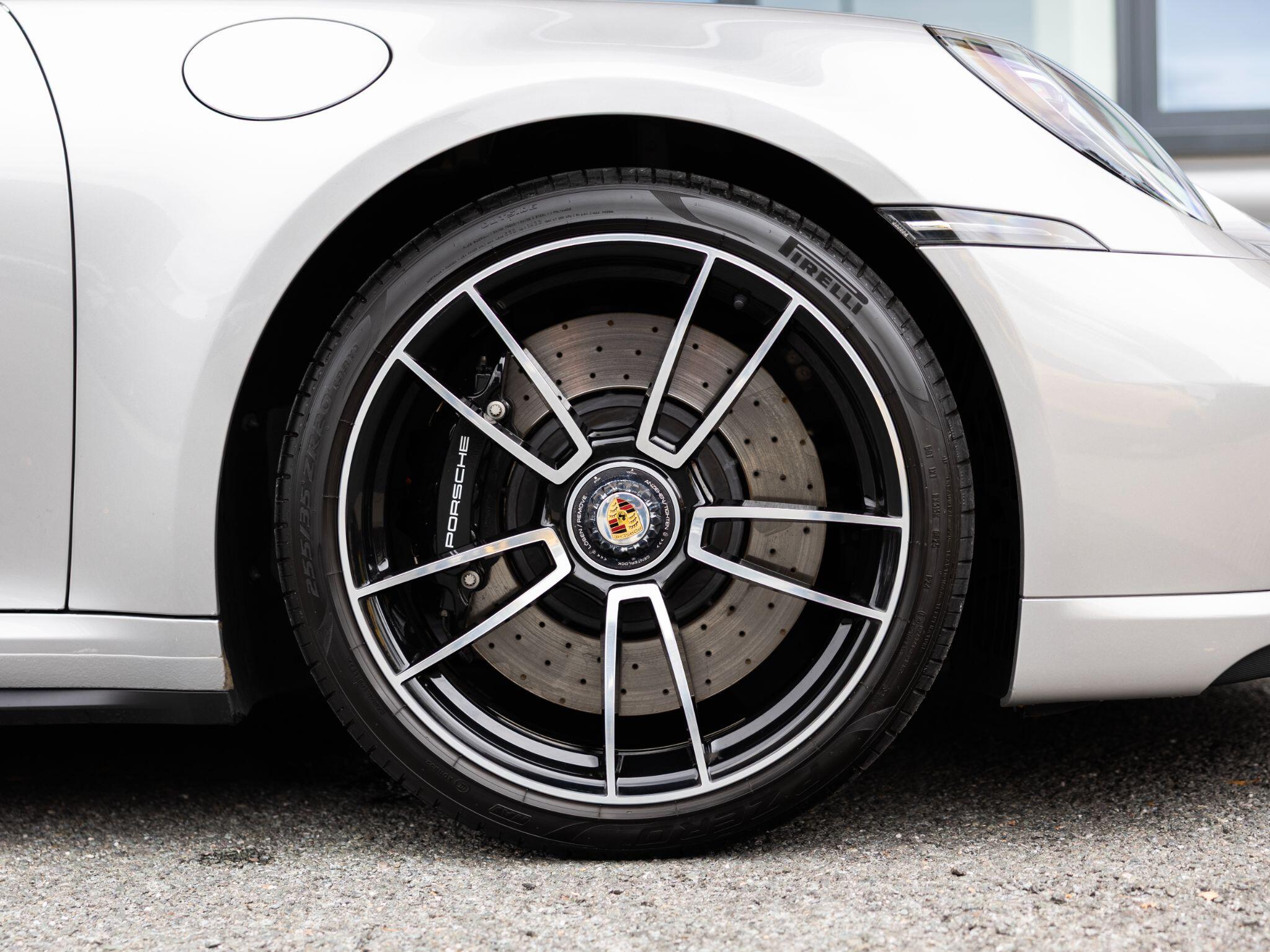 Porsche 911 view 12