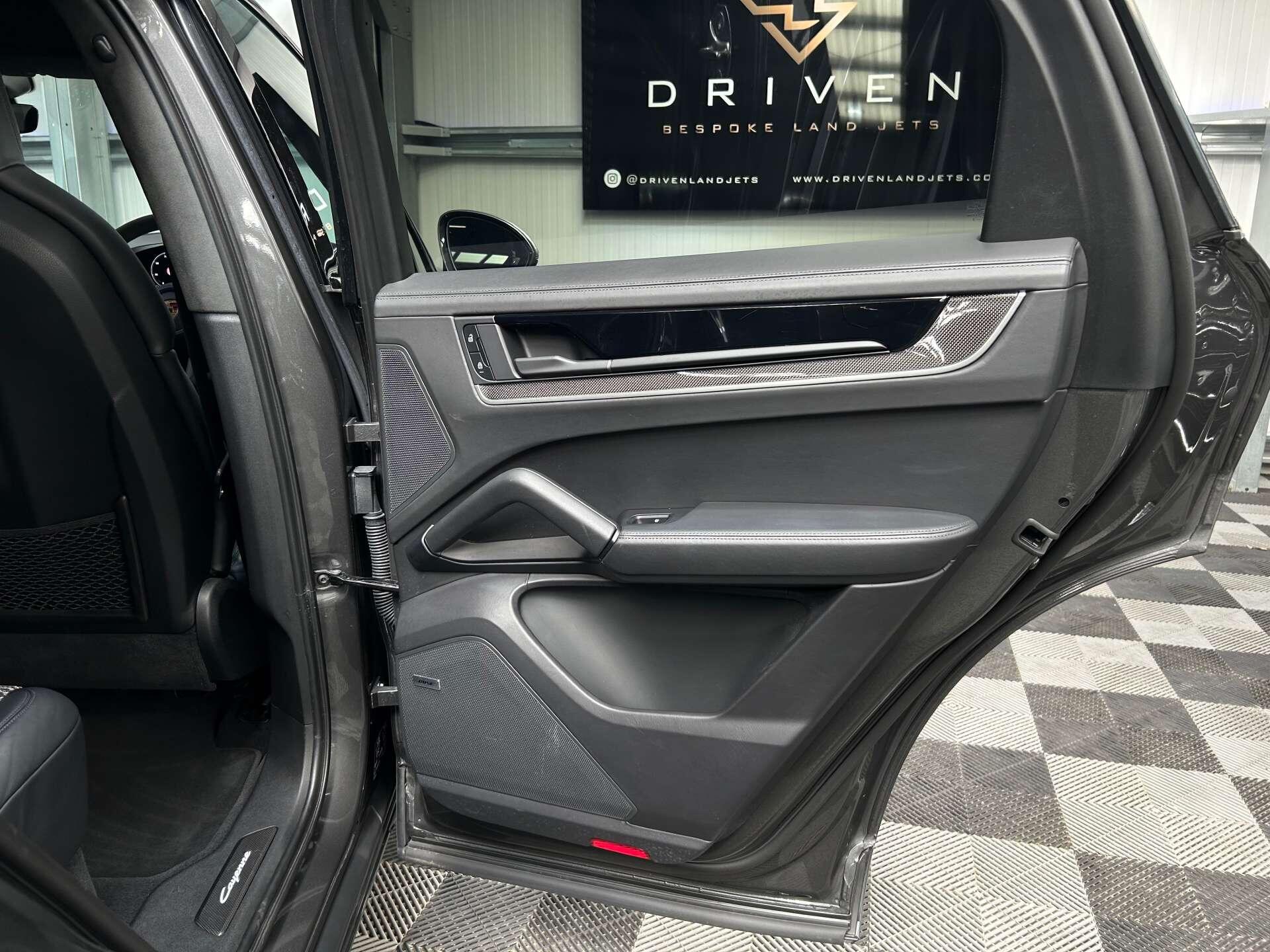 Porsche Cayenne view 33