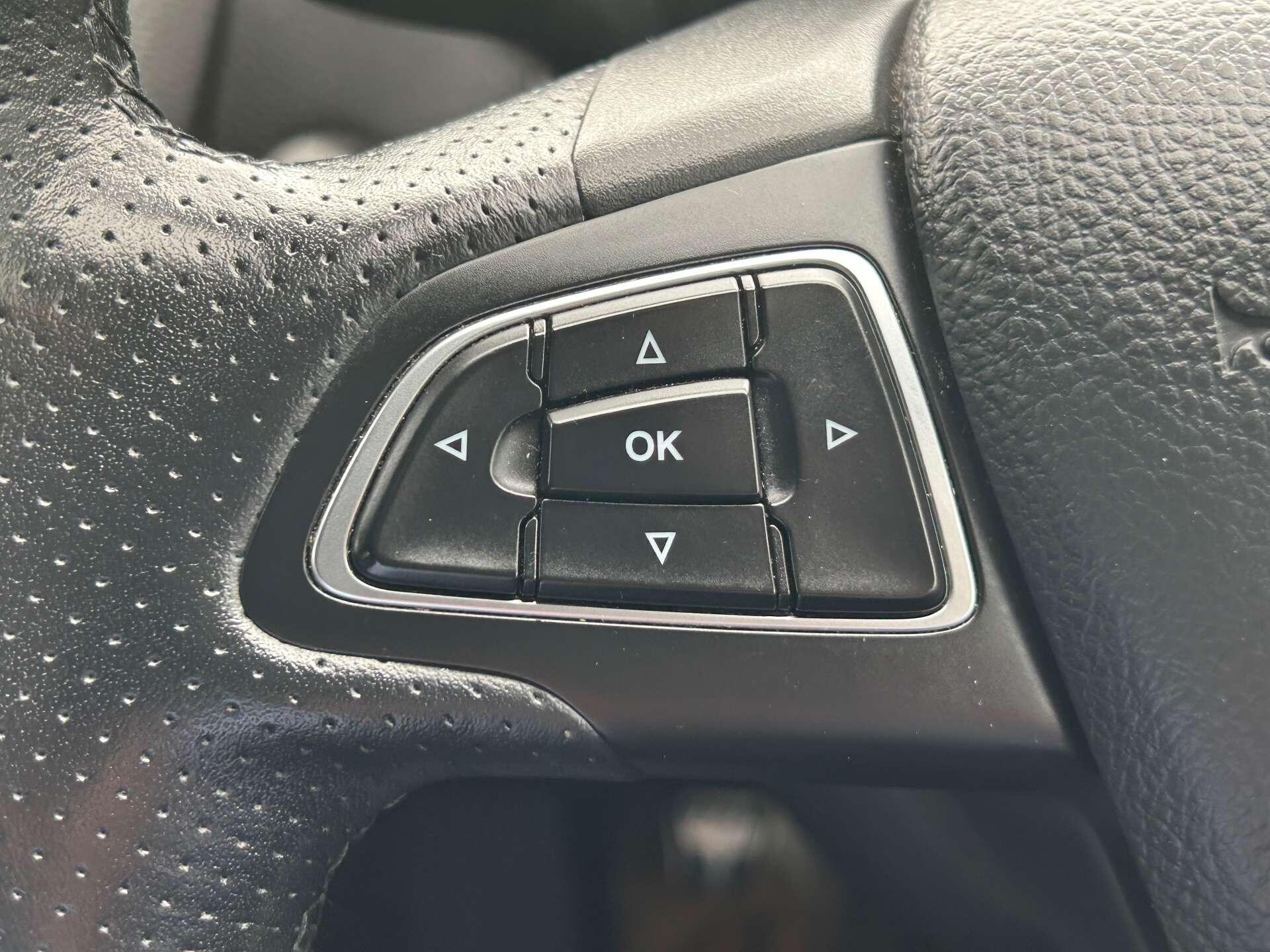Ford Focus view 26