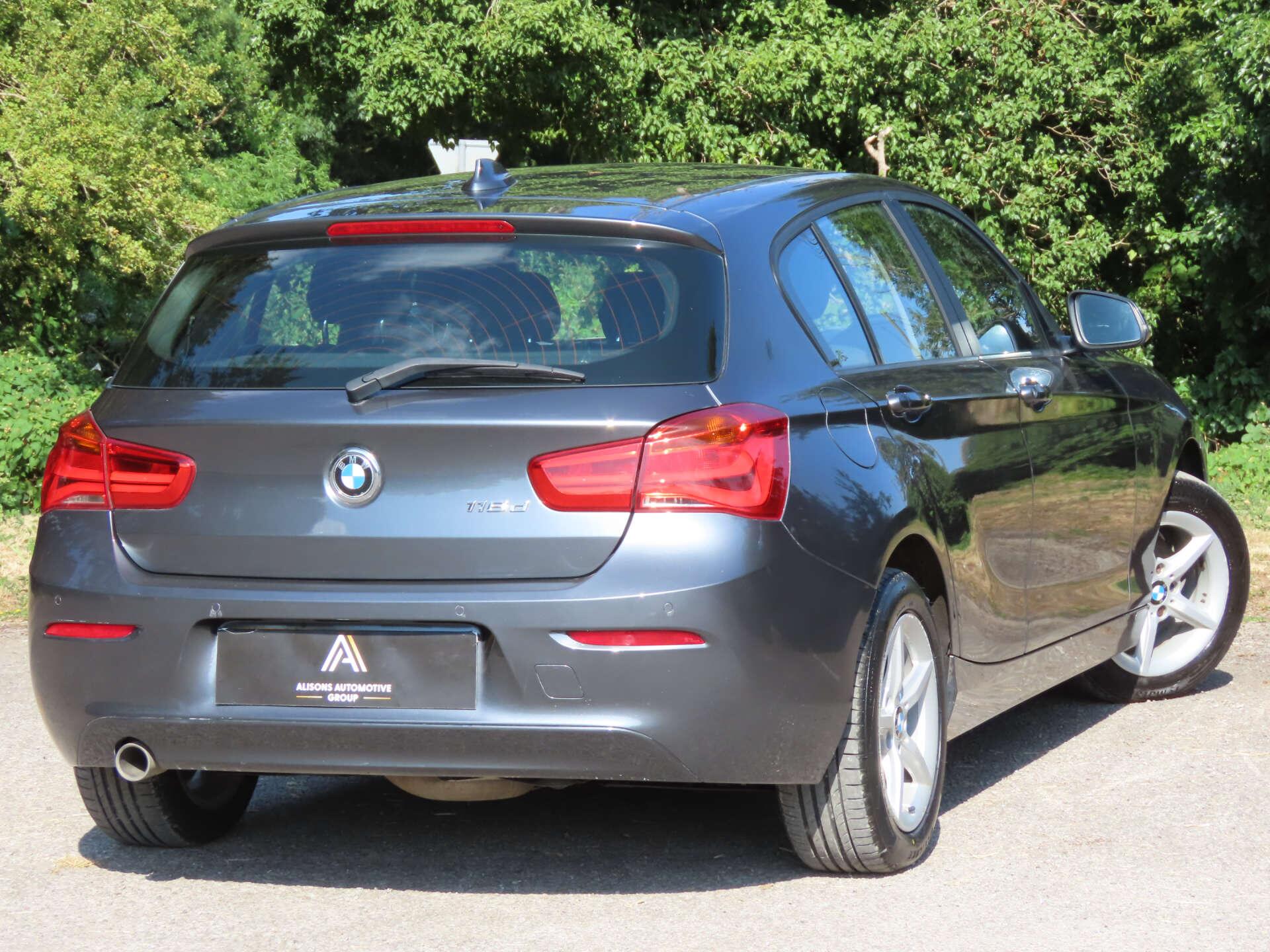 BMW 1 Series view 4