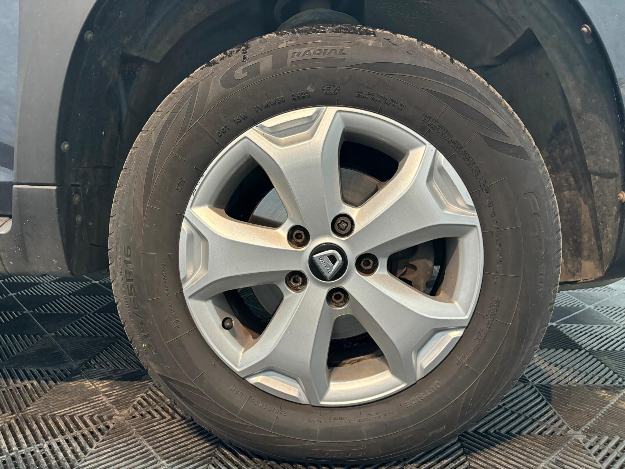 Dacia Duster view 29