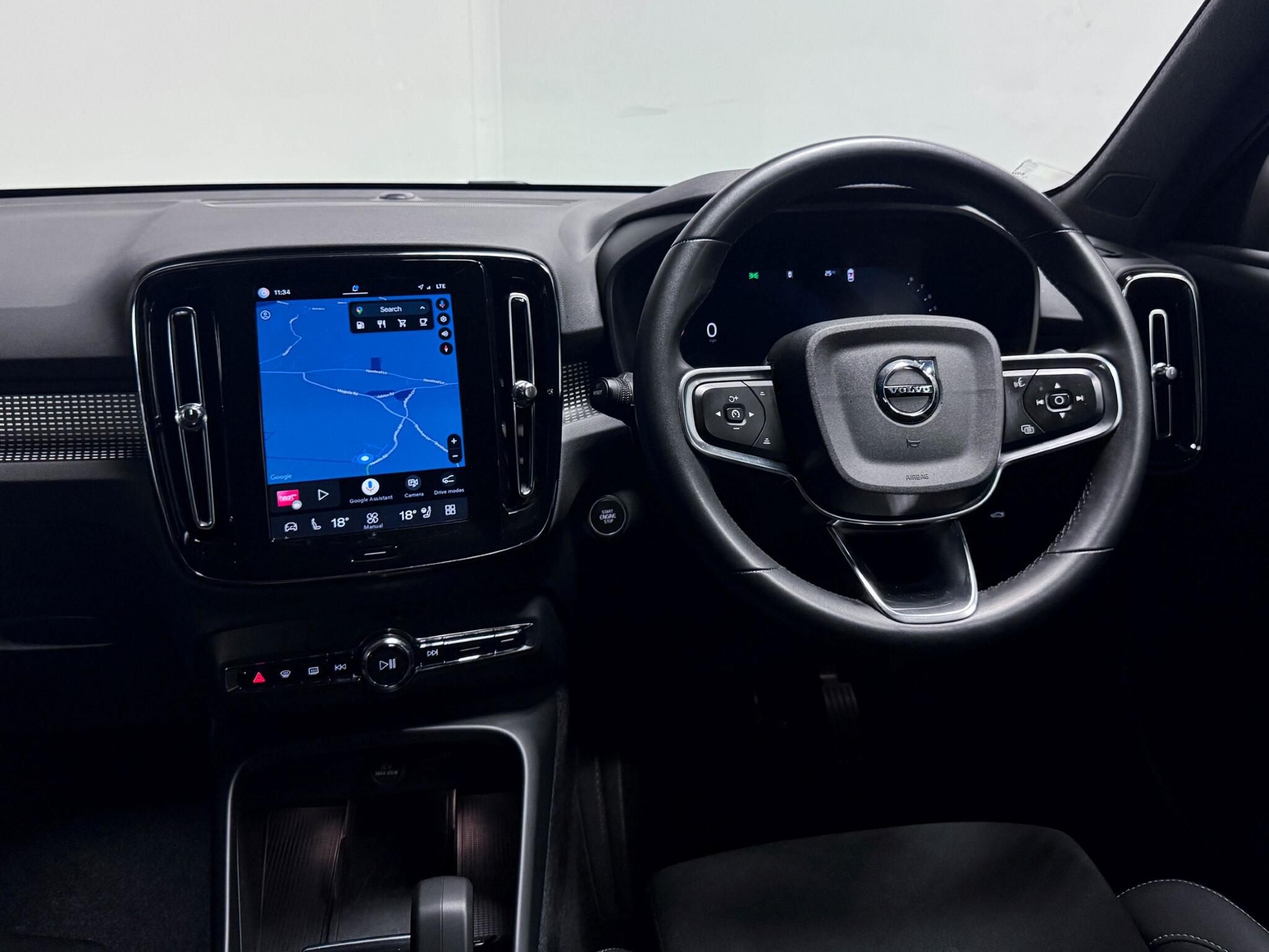 Volvo XC40 view 14