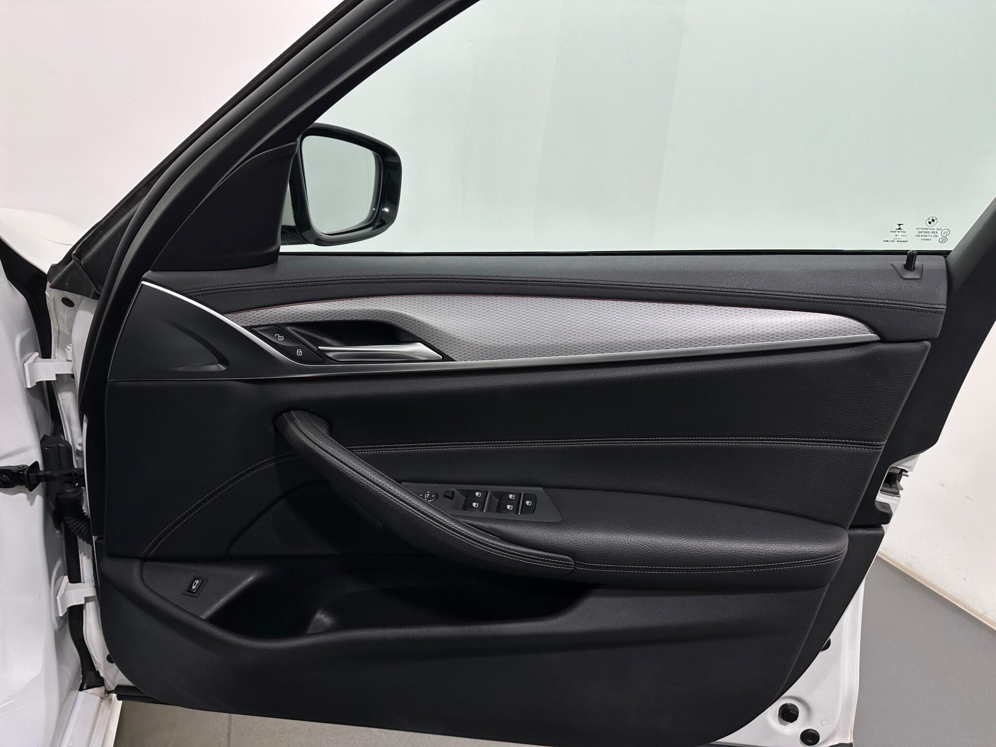BMW 5 Series view 35