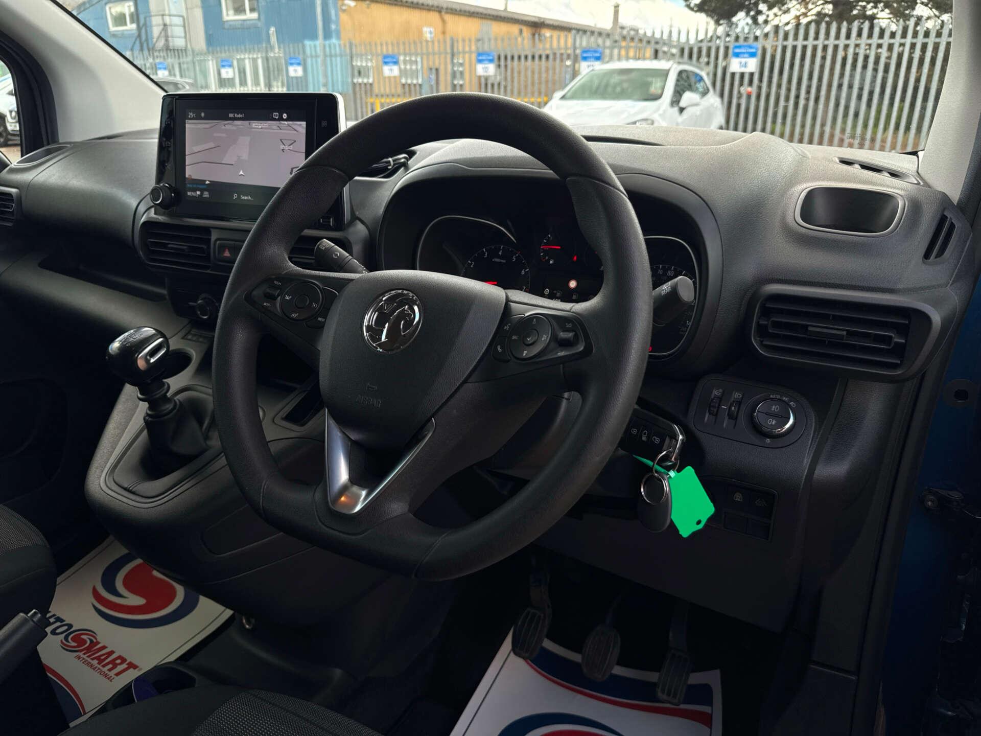 Vauxhall Combo Life view 15