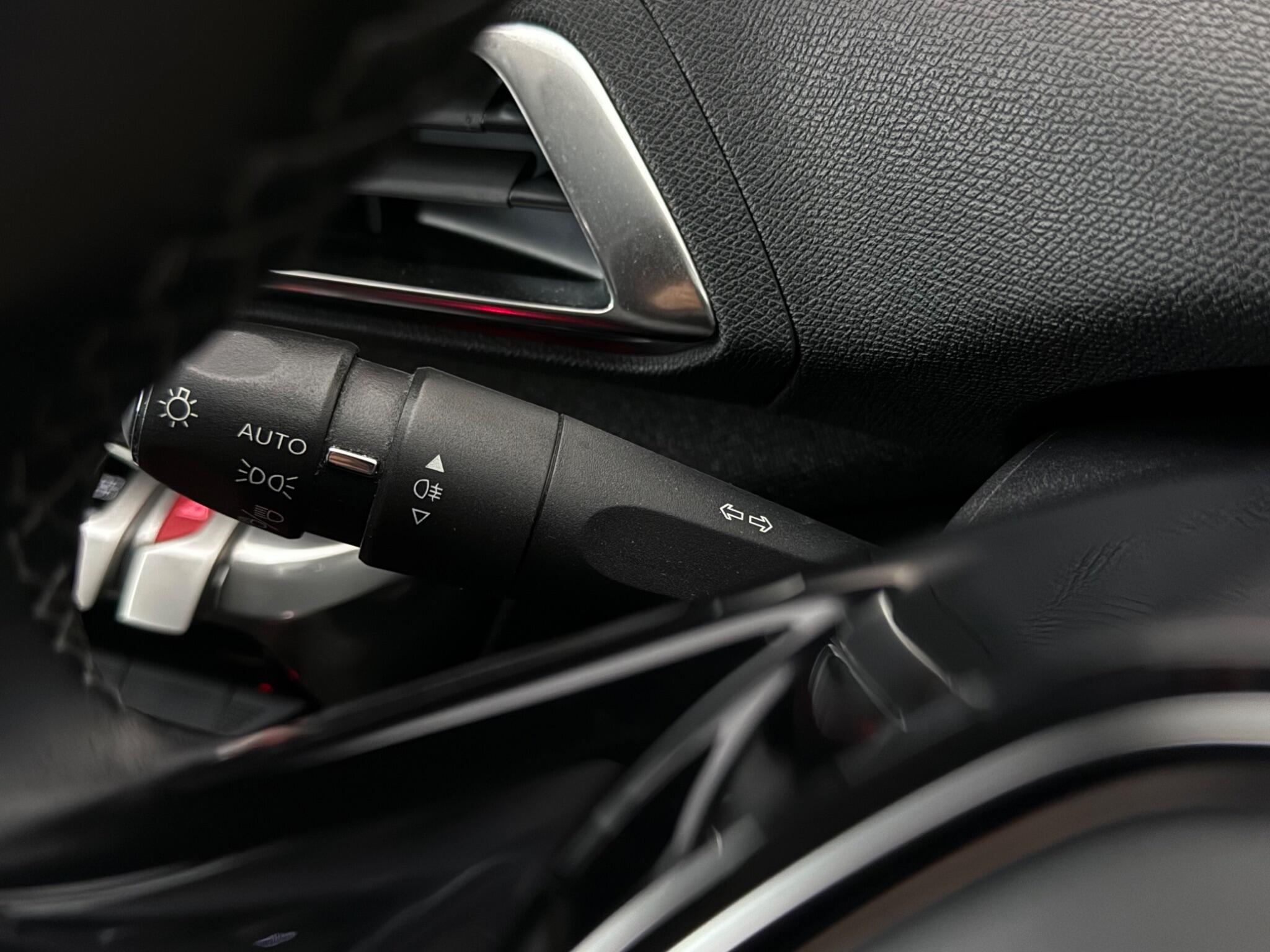 Peugeot 5008 view 18