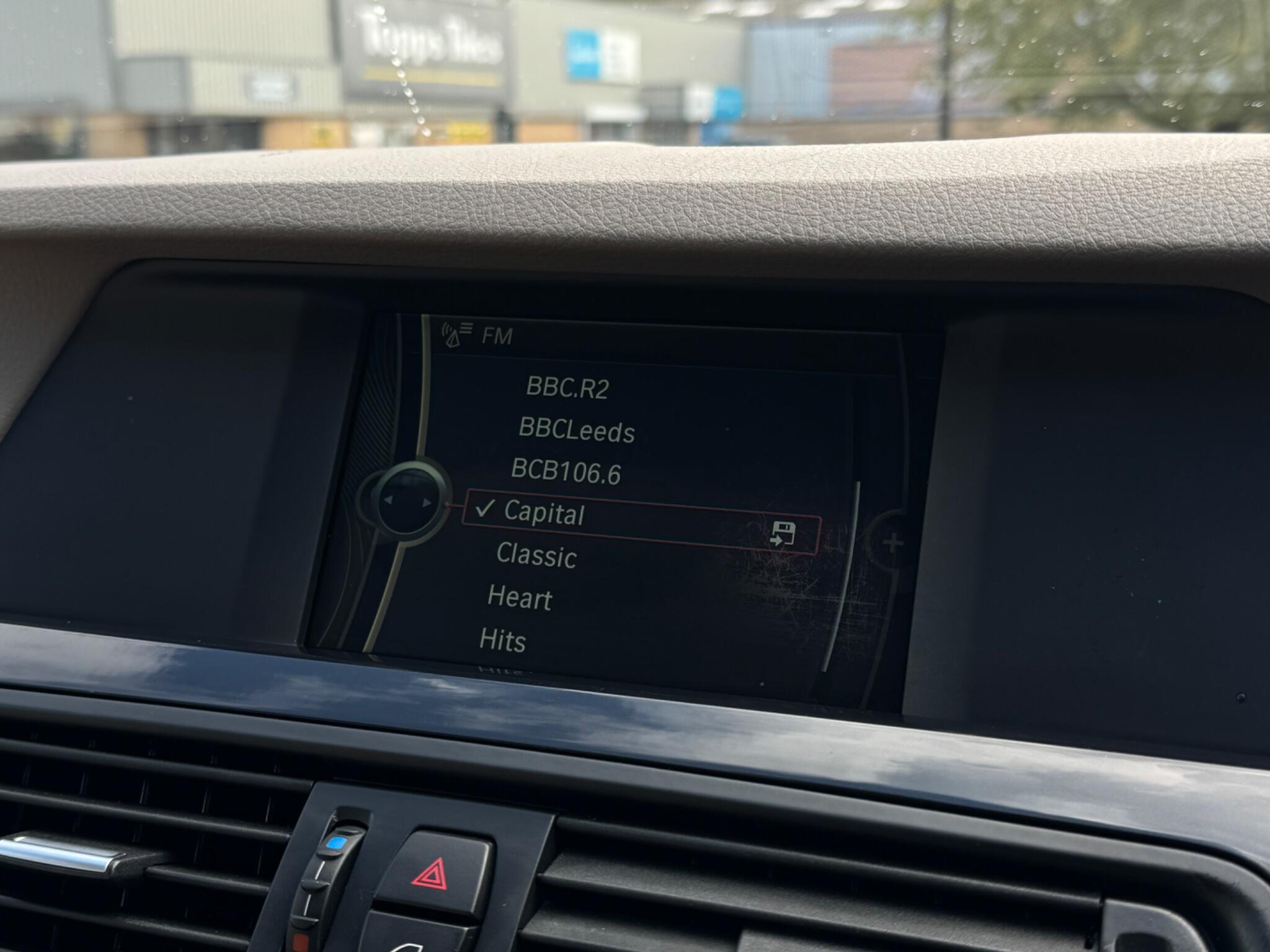 BMW 5 Series view 40