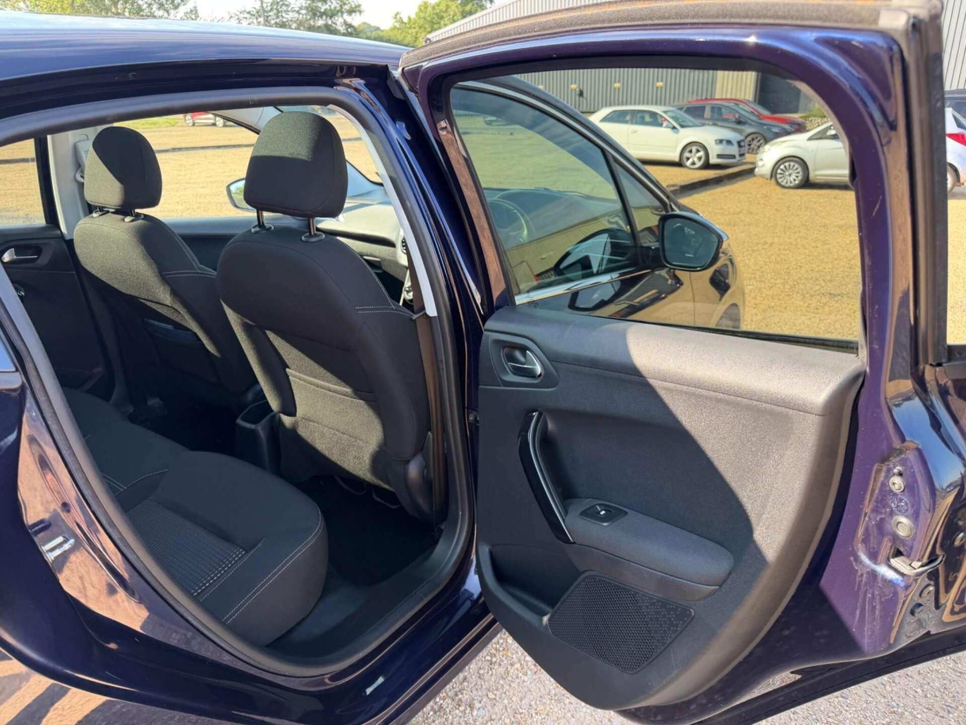 Peugeot 208 view 15