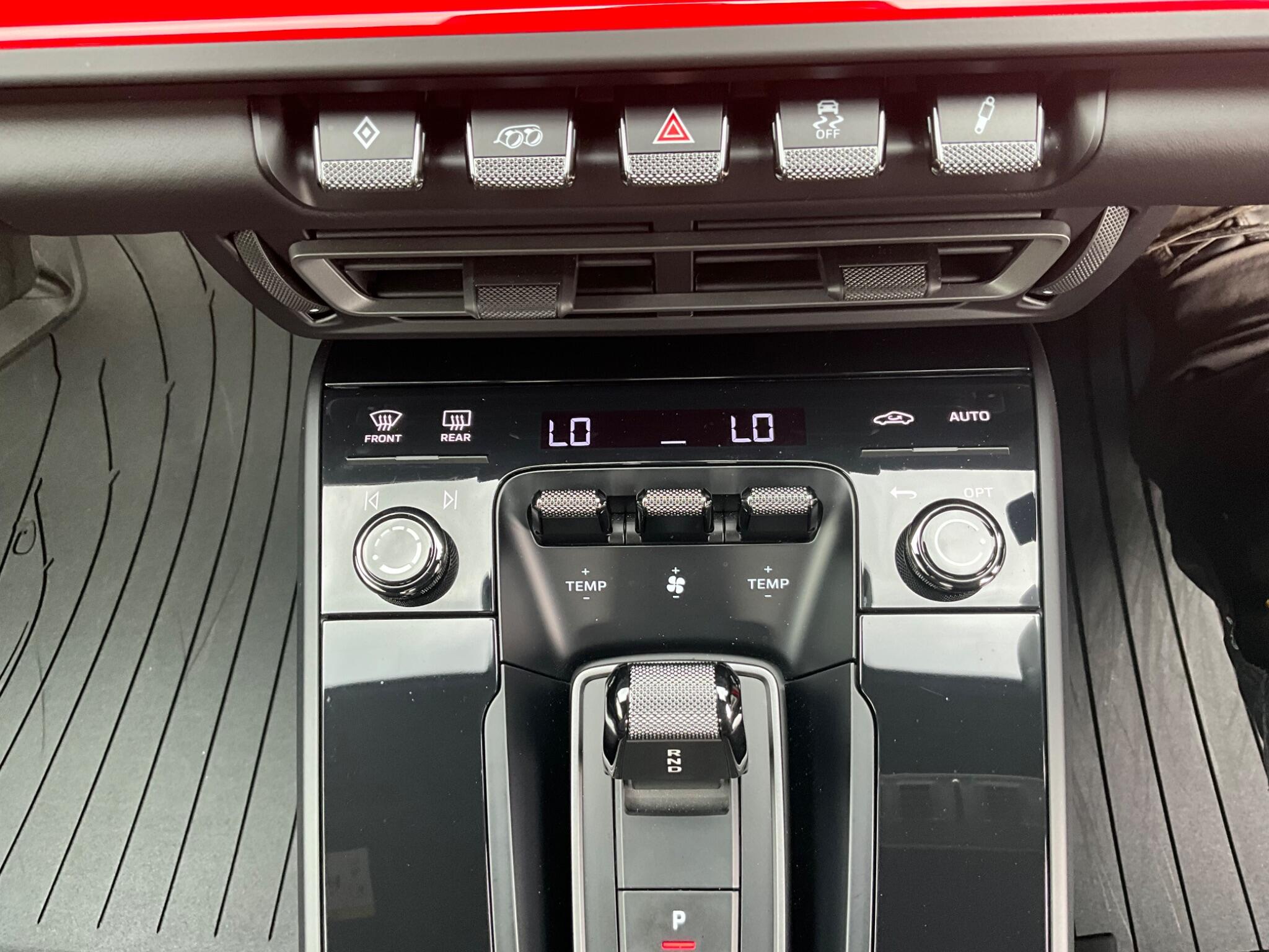 Porsche 911 view 9